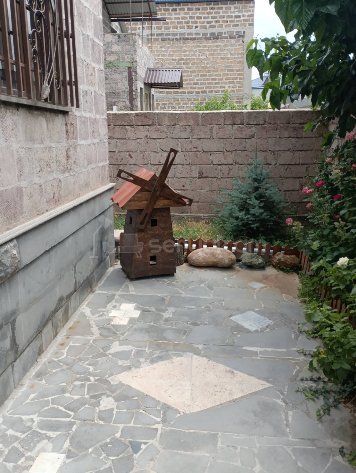 8 Սենյականոց Շքեղ Առանձնատուն, 300քմ, Ավտոտնակով