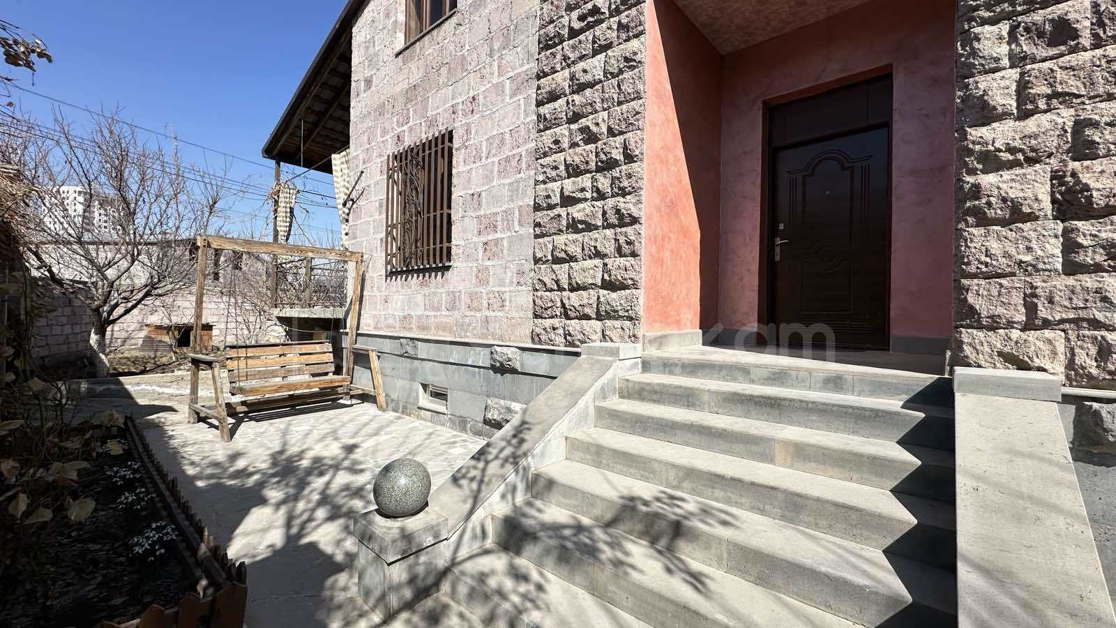 8 Սենյականոց Շքեղ Առանձնատուն, 300քմ, Ավտոտնակով