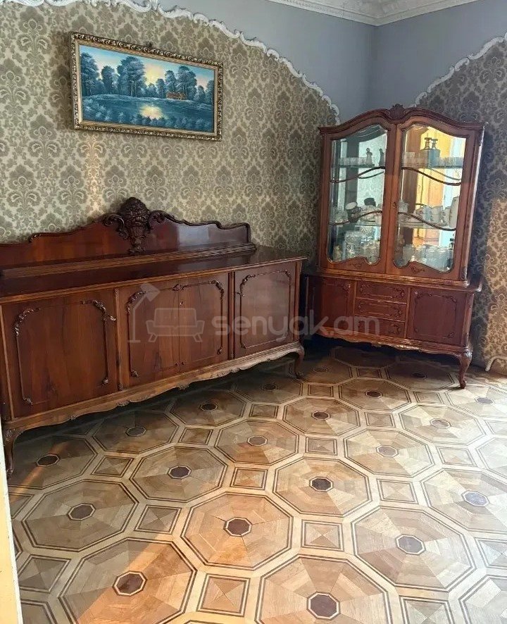 3 Սենյականոց Բնակարան Քարե Շենքում, 130քմ, 3/5 հարկ, Պետական Վիճակում