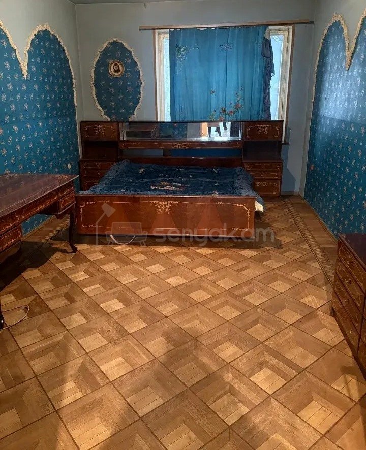 3 Սենյականոց Բնակարան Քարե Շենքում, 130քմ, 3/5 հարկ, Պետական Վիճակում