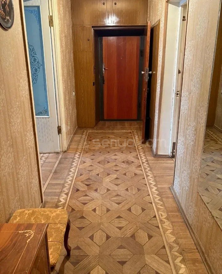 3 Սենյականոց Բնակարան Քարե Շենքում, 130քմ, 3/5 հարկ, Նորմալ Վիճակում