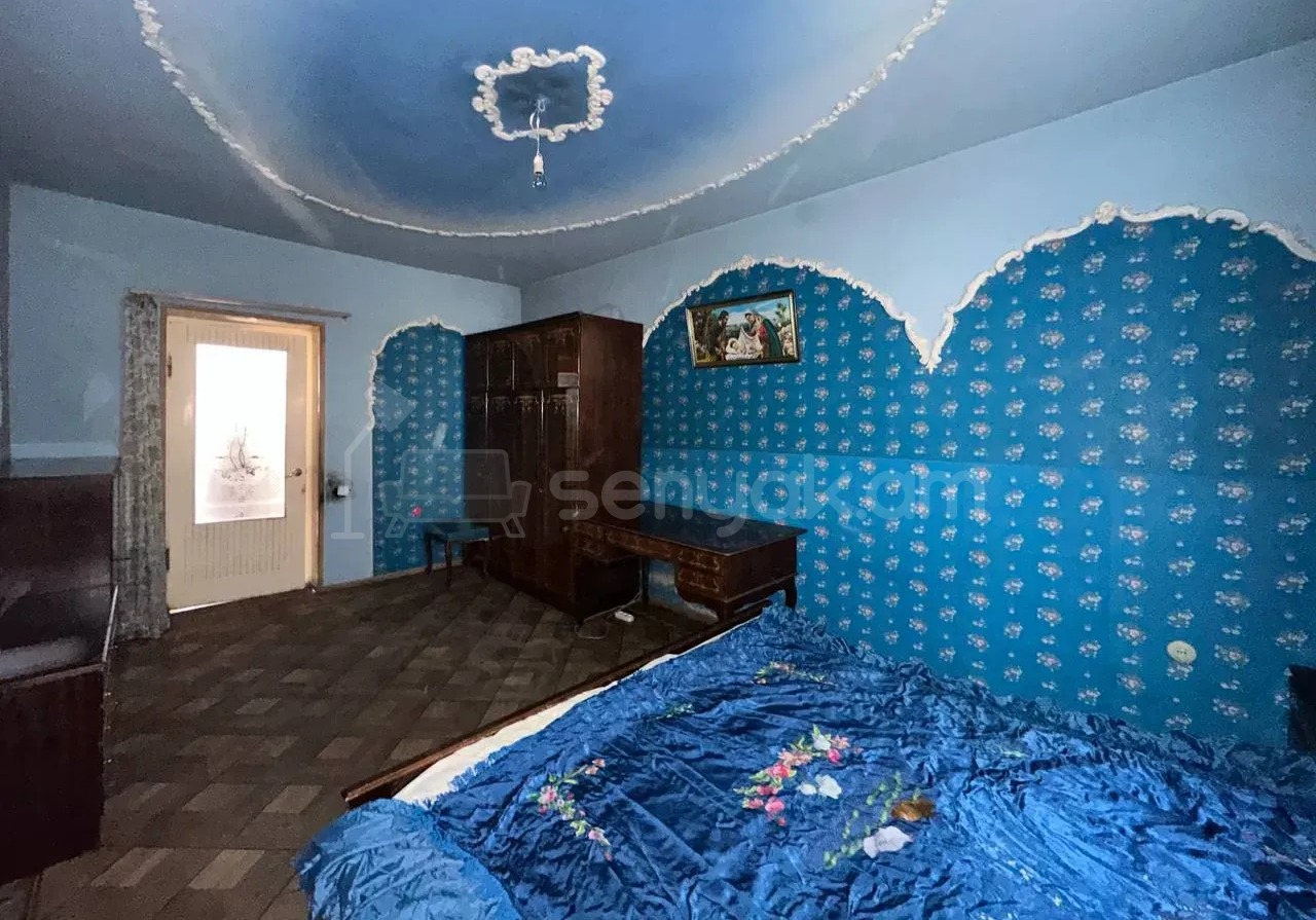 3 Սենյականոց Բնակարան Քարե Շենքում, 130քմ, 3/5 հարկ, Նորմալ Վիճակում