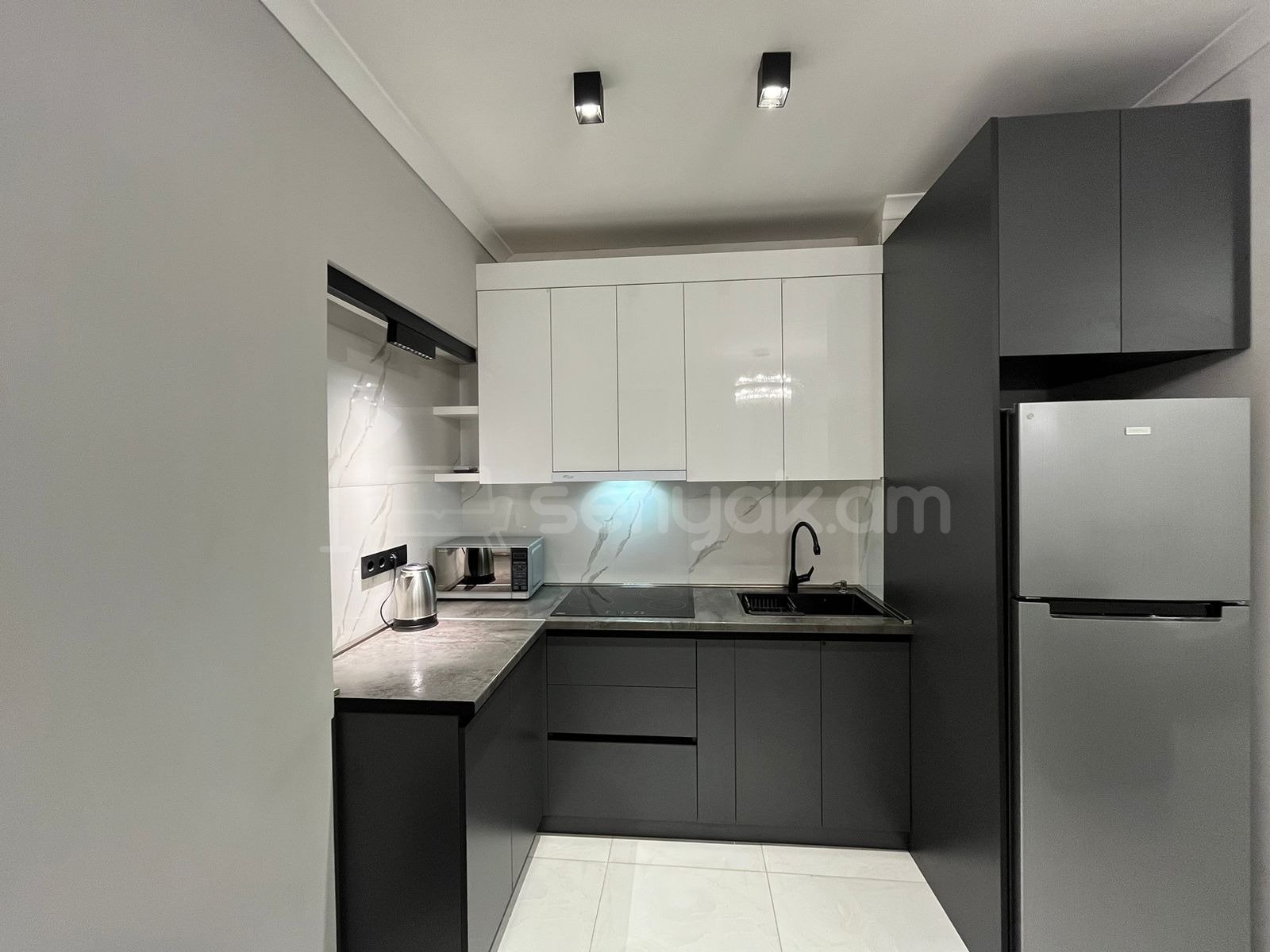 1 Սենյականոց Բնակարան Քարե Շենքում, 30քմ, 5/7 հարկ, Կապիտալ Վերանորոգված