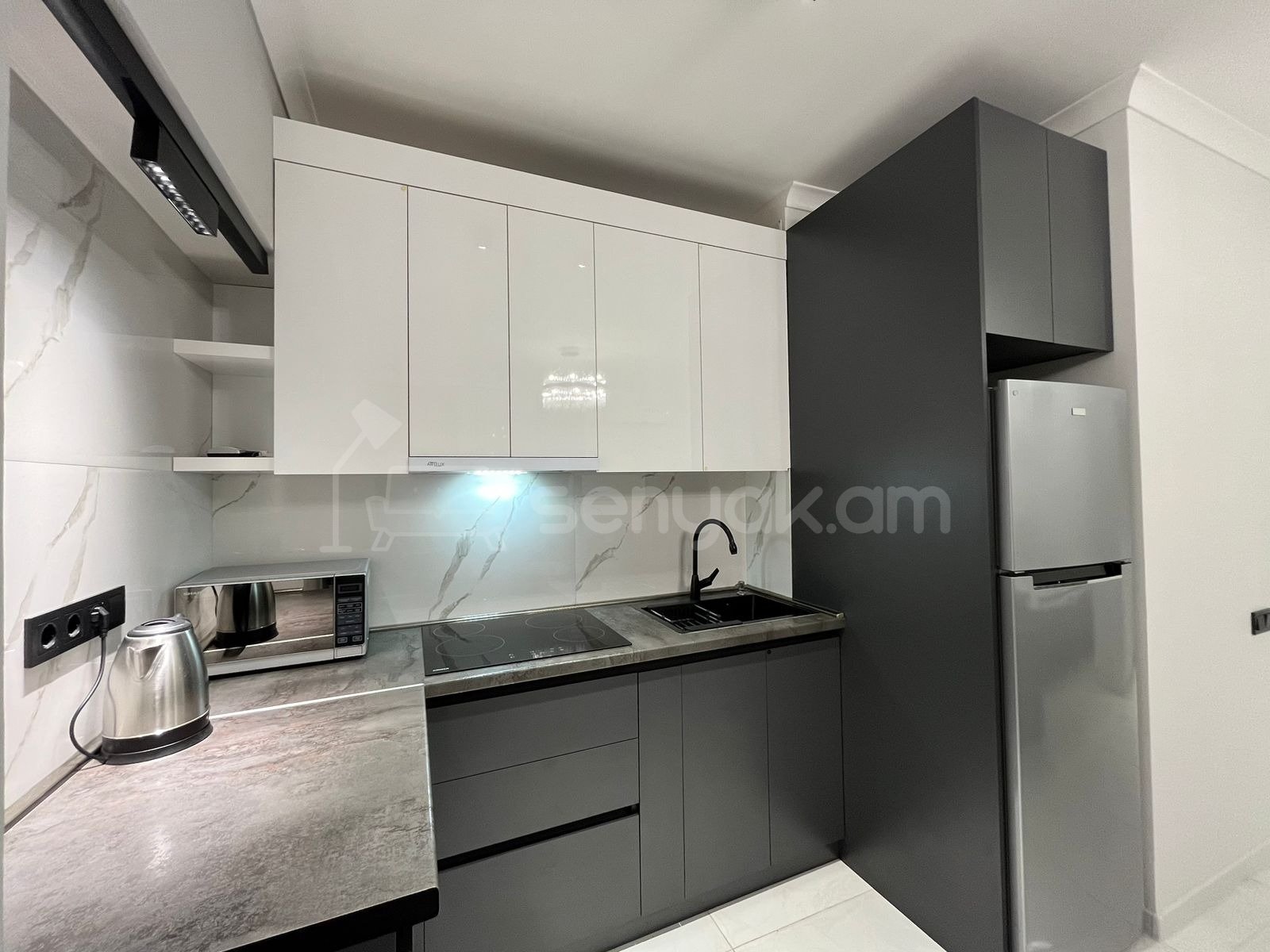 1 Սենյականոց Բնակարան Քարե Շենքում, 30քմ, 5/7 հարկ, Կապիտալ Վերանորոգված