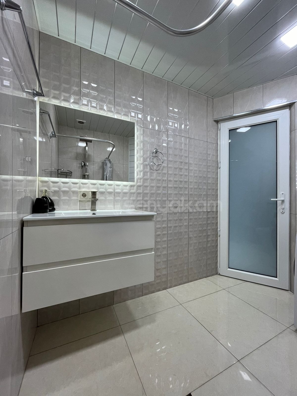 1 Սենյականոց Բնակարան Քարե Շենքում, 30քմ, 5/7 հարկ, Կապիտալ Վերանորոգված