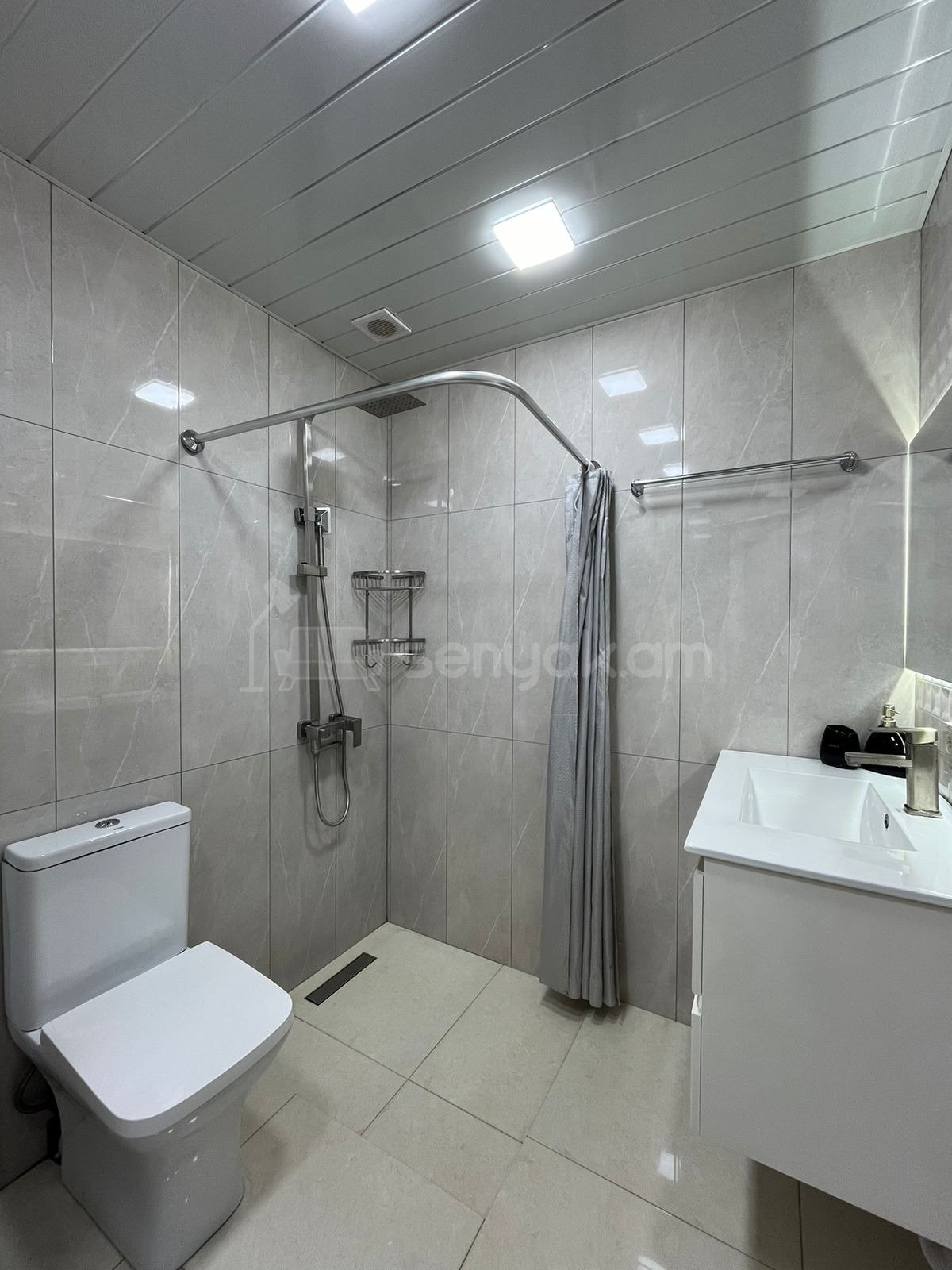 1 Սենյականոց Բնակարան Քարե Շենքում, 30քմ, 5/7 հարկ, Կապիտալ Վերանորոգված