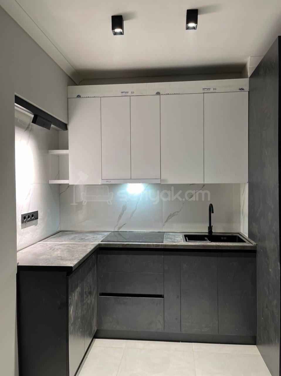 1 Սենյականոց Բնակարան Քարե Շենքում, 30քմ, 5/7 հարկ, Կապիտալ Վերանորոգված