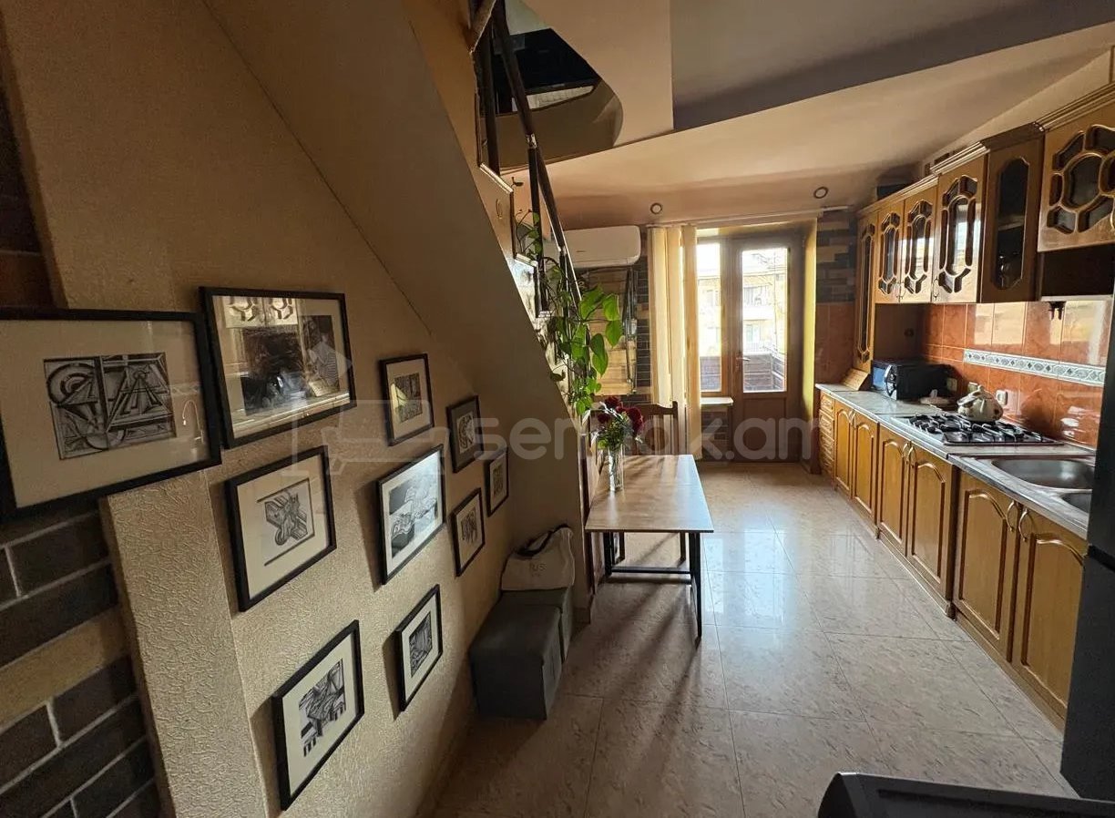 3 Սենյականոց Բնակարան Քարե Շենքում, 87քմ, 4/4 հարկ, Դիզայներական Վերանորոգված