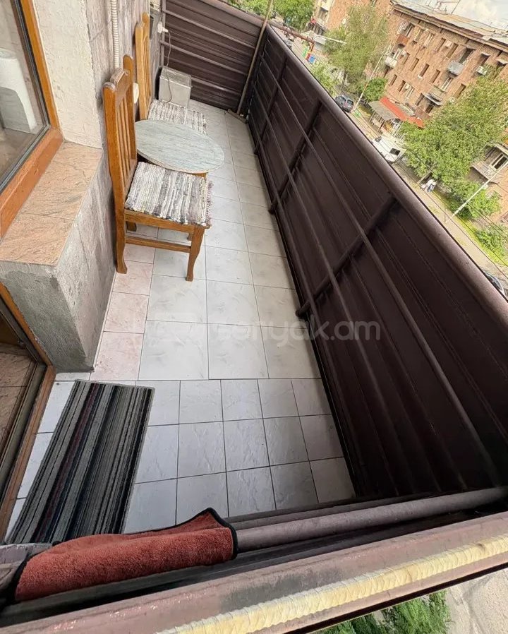 3 Սենյականոց Բնակարան Քարե Շենքում, 87քմ, 4/4 հարկ, Դիզայներական Վերանորոգված