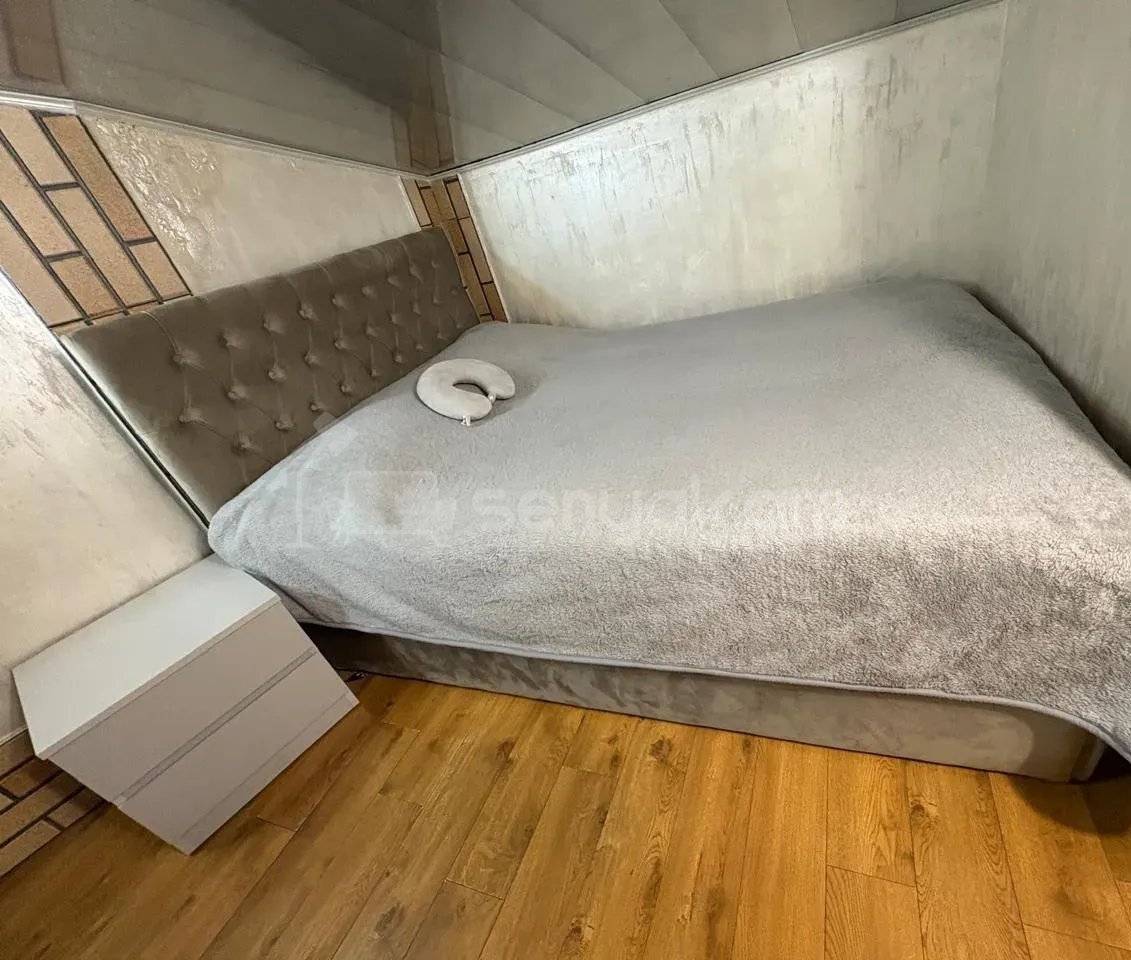 3 Սենյականոց Բնակարան Քարե Շենքում, 87քմ, 4/4 հարկ, Դիզայներական Վերանորոգված