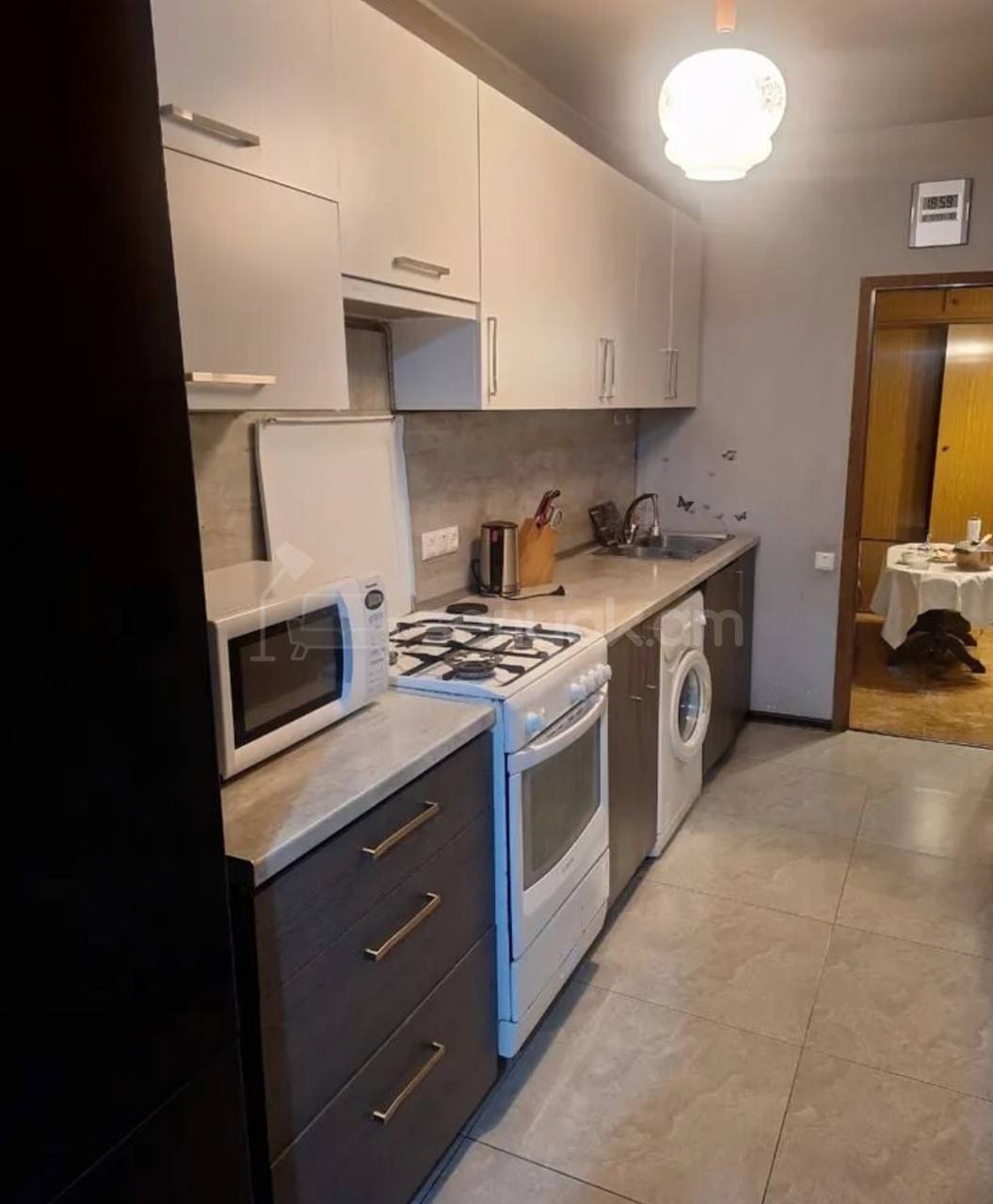 3 Սենյականոց Բնակարան Քարե Շենքում, 79քմ, 4/5 հարկ, Նորմալ Վիճակում, Կահավորված