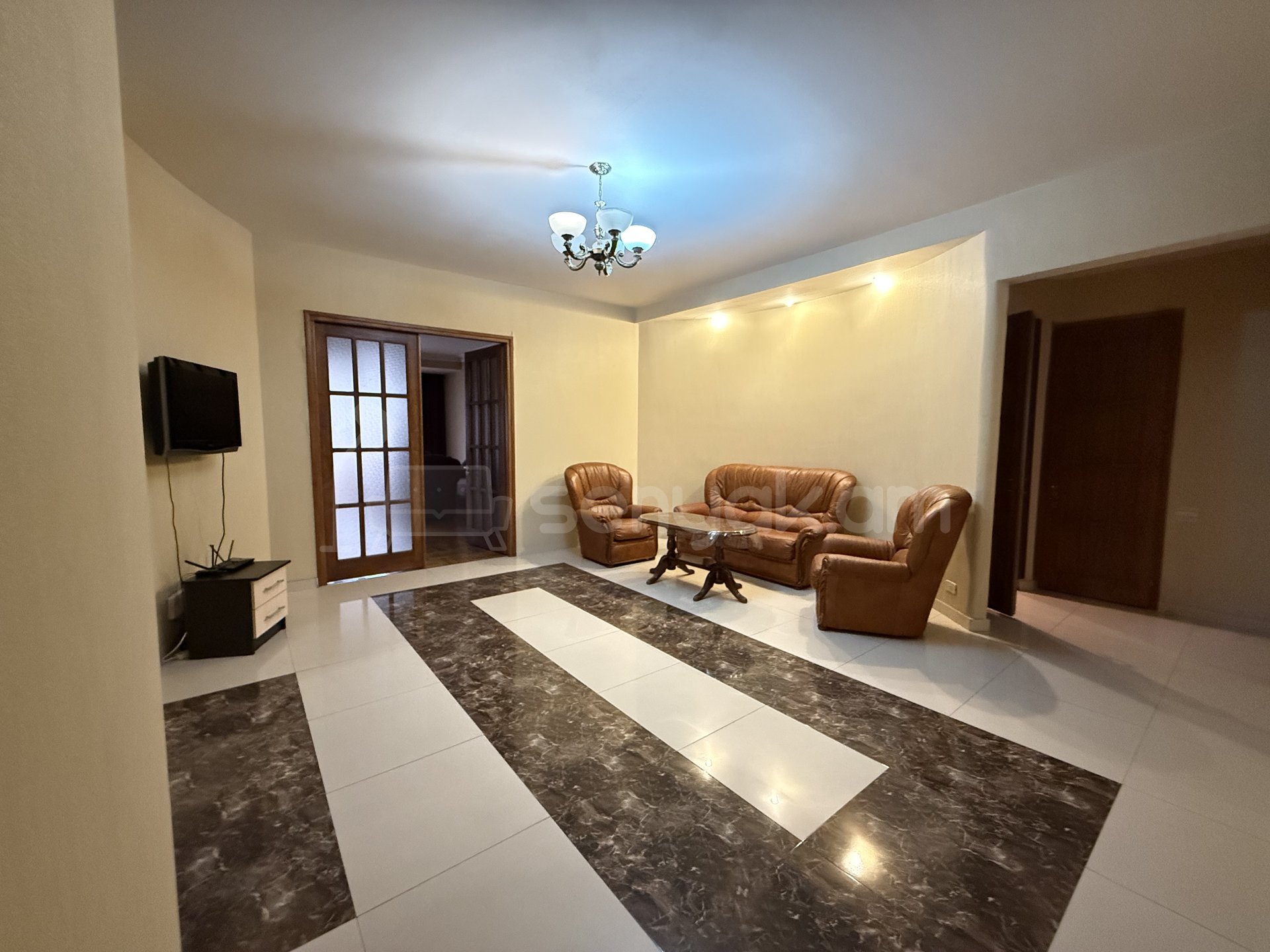 4 Սենյականոց Բնակարան Քարե Շենքում, 179քմ, 5/5 հարկ, Կապիտալ Վերանորոգված, Կահավորված, Արևկող