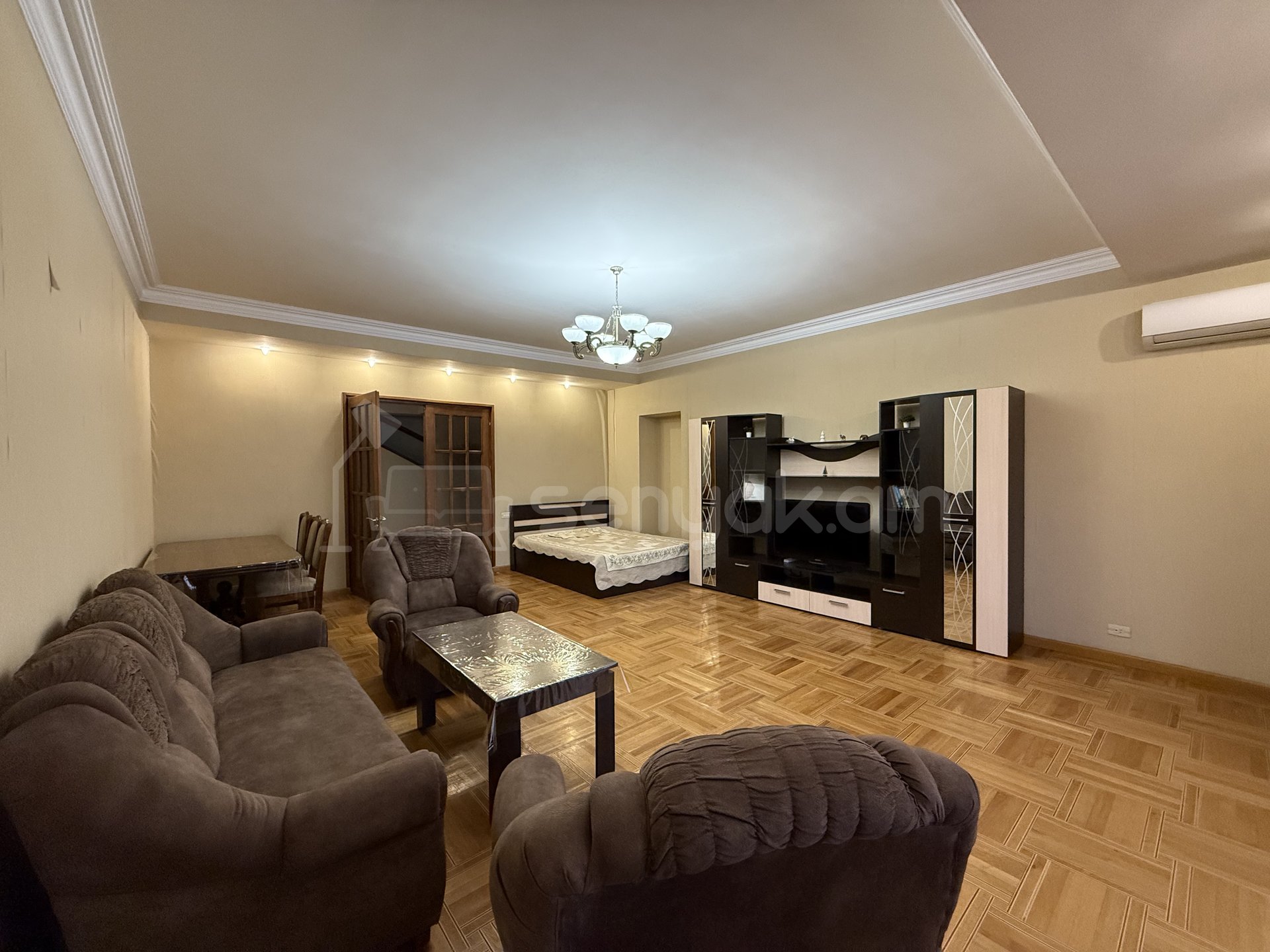 4 Սենյականոց Բնակարան Քարե Շենքում, 179քմ, 5/5 հարկ, Կապիտալ Վերանորոգված, Կահավորված, Արևկող