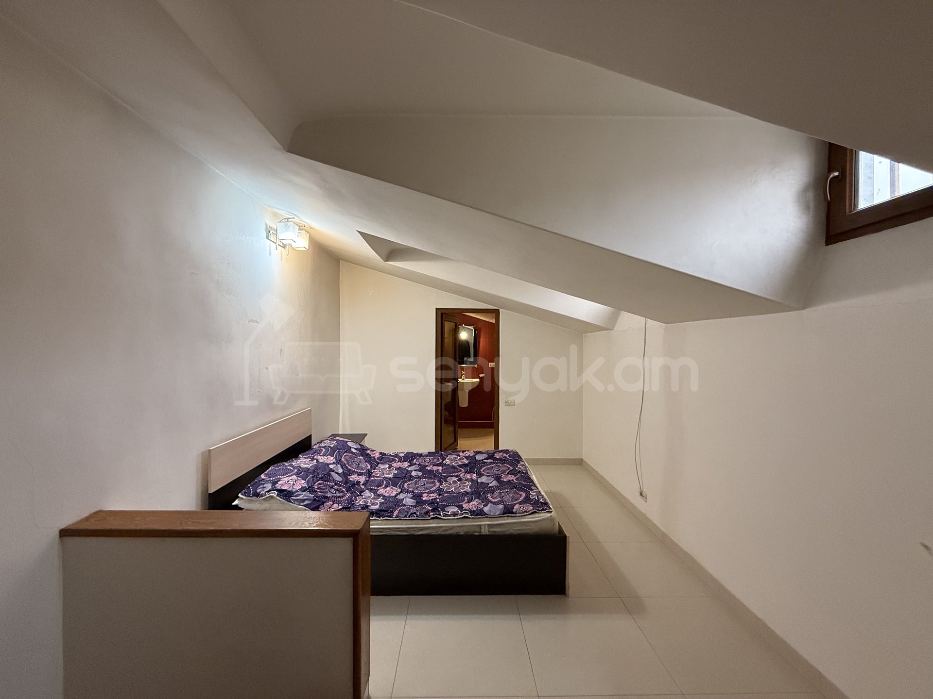 4 Սենյականոց Բնակարան Քարե Շենքում, 179քմ, 5/5 հարկ, Կապիտալ Վերանորոգված, Կահավորված, Արևկող