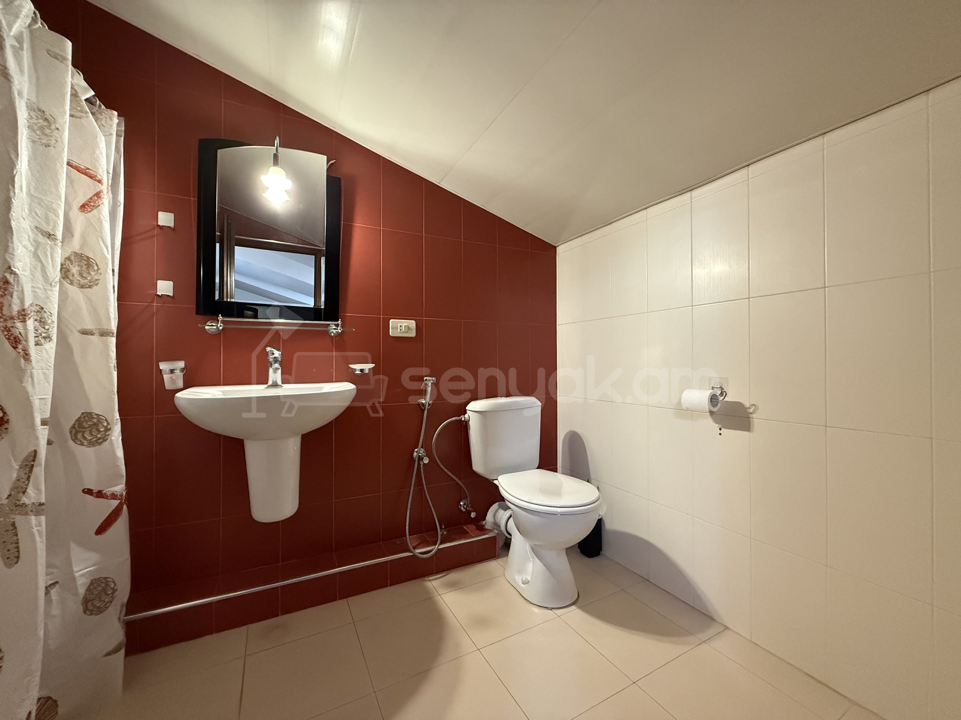 4 Սենյականոց Բնակարան Քարե Շենքում, 179քմ, 5/5 հարկ, Կապիտալ Վերանորոգված, Կահավորված, Արևկող