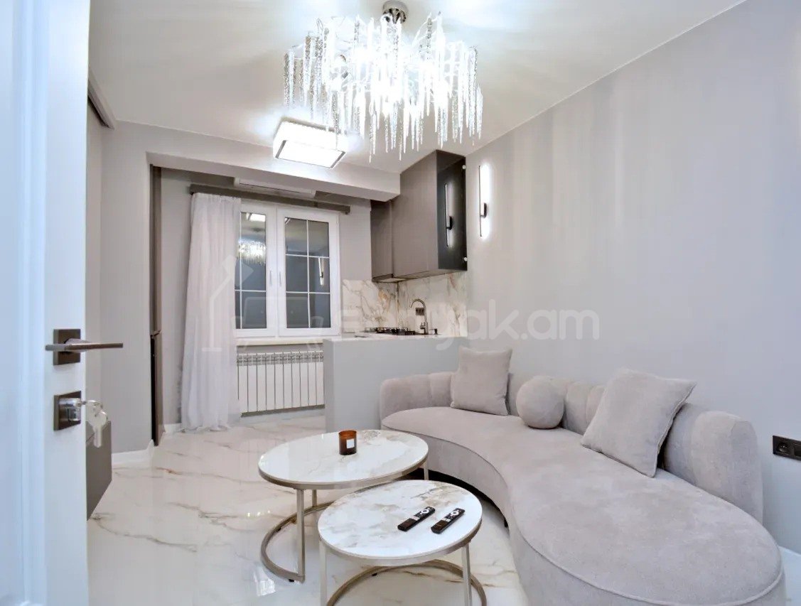 2 Սենյականոց Բնակարան Քարե Շենքում, 40քմ, 5/5 հարկ, Կապիտալ Վերանորոգված, Կահավորված, Արևկող