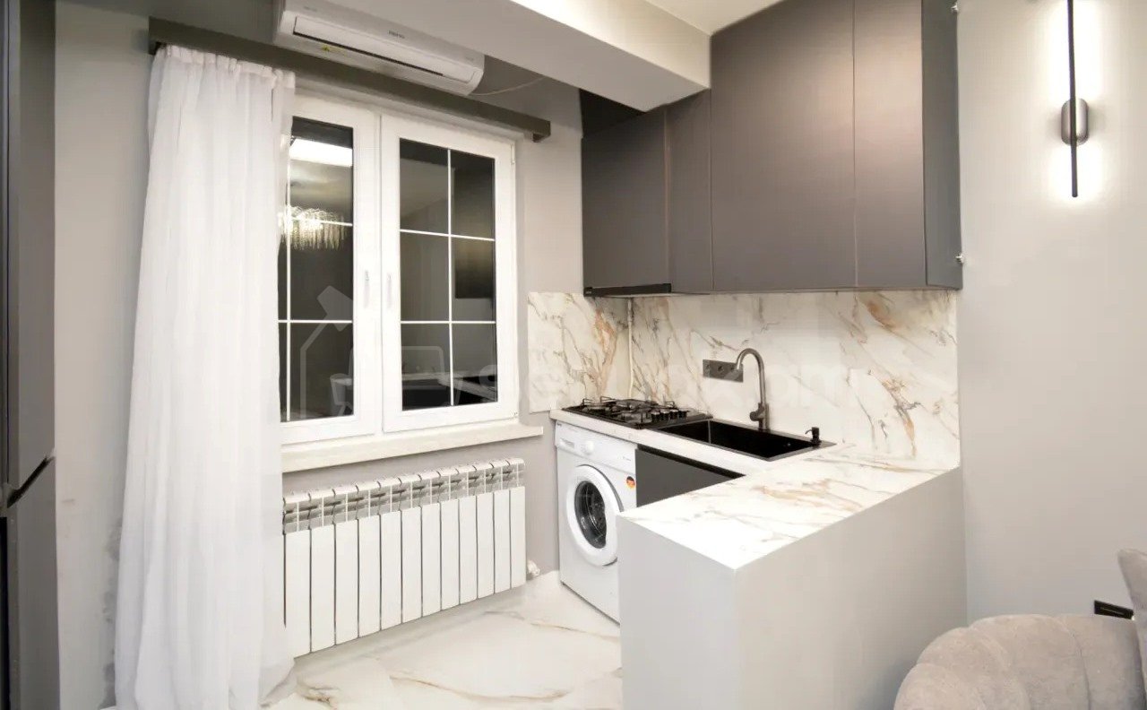 2 Սենյականոց Բնակարան Քարե Շենքում, 40քմ, 5/5 հարկ, Կապիտալ Վերանորոգված, Կահավորված, Արևկող