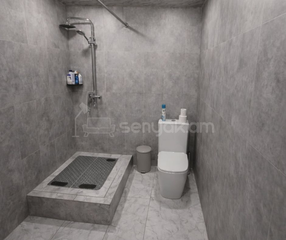 3 Սենյականոց Բնակարան Քարե Շենքում, 62քմ, 5/5 հարկ, Կապիտալ Վերանորոգված