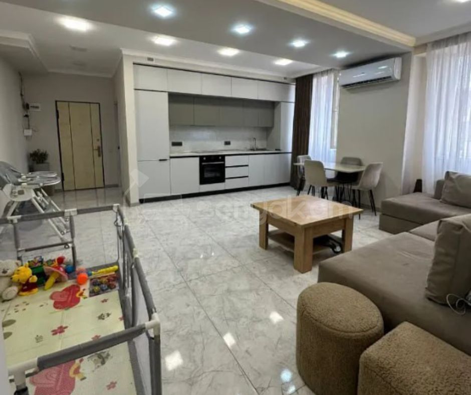 3 Սենյականոց Բնակարան Քարե Շենքում, 62քմ, 5/5 հարկ, Կապիտալ Վերանորոգված