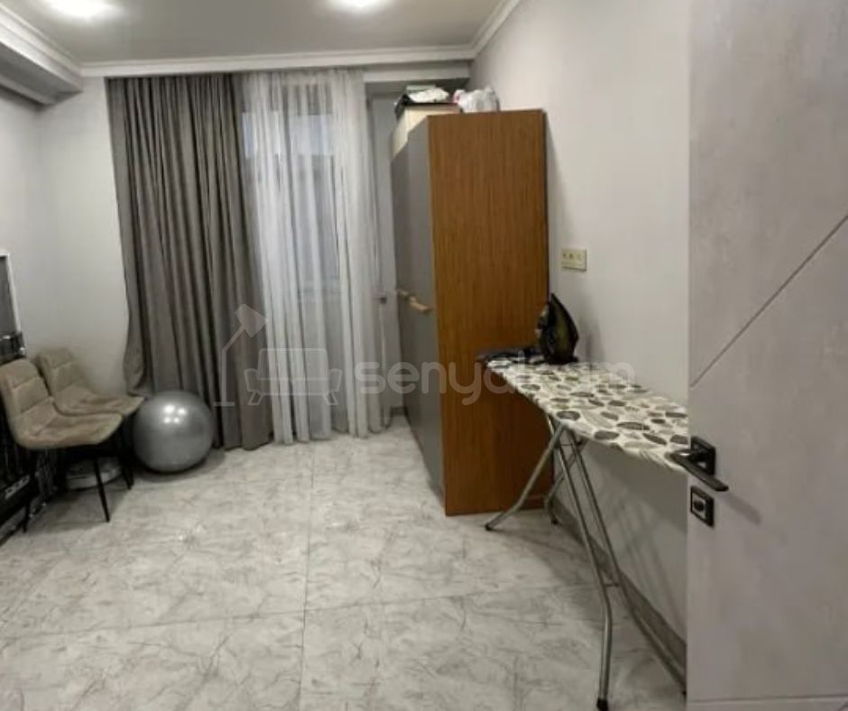 3 Սենյականոց Բնակարան Քարե Շենքում, 62քմ, 5/5 հարկ, Կապիտալ Վերանորոգված