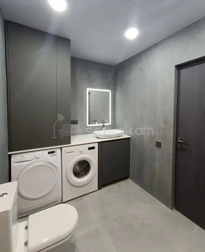 3 Սենյականոց Բնակարան Նորակառույցում, 70քմ, 12/13 հարկ, Կապիտալ Վերանորոգված