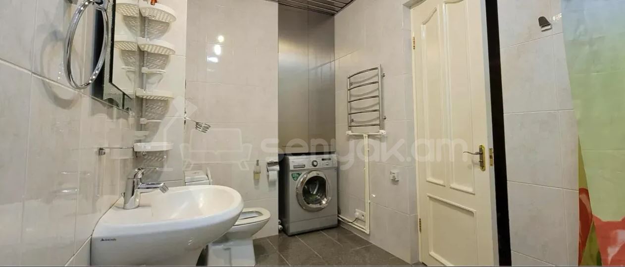 2 Սենյականոց Բնակարան Քարե Շենքում, 85քմ, 2/4 հարկ, Դիզայներական Վերանորոգված, Կահավորված