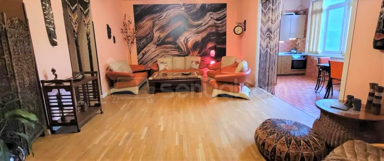 2 Սենյականոց Բնակարան Քարե Շենքում, 85քմ, 2/4 հարկ, Դիզայներական Վերանորոգված, Կահավորված