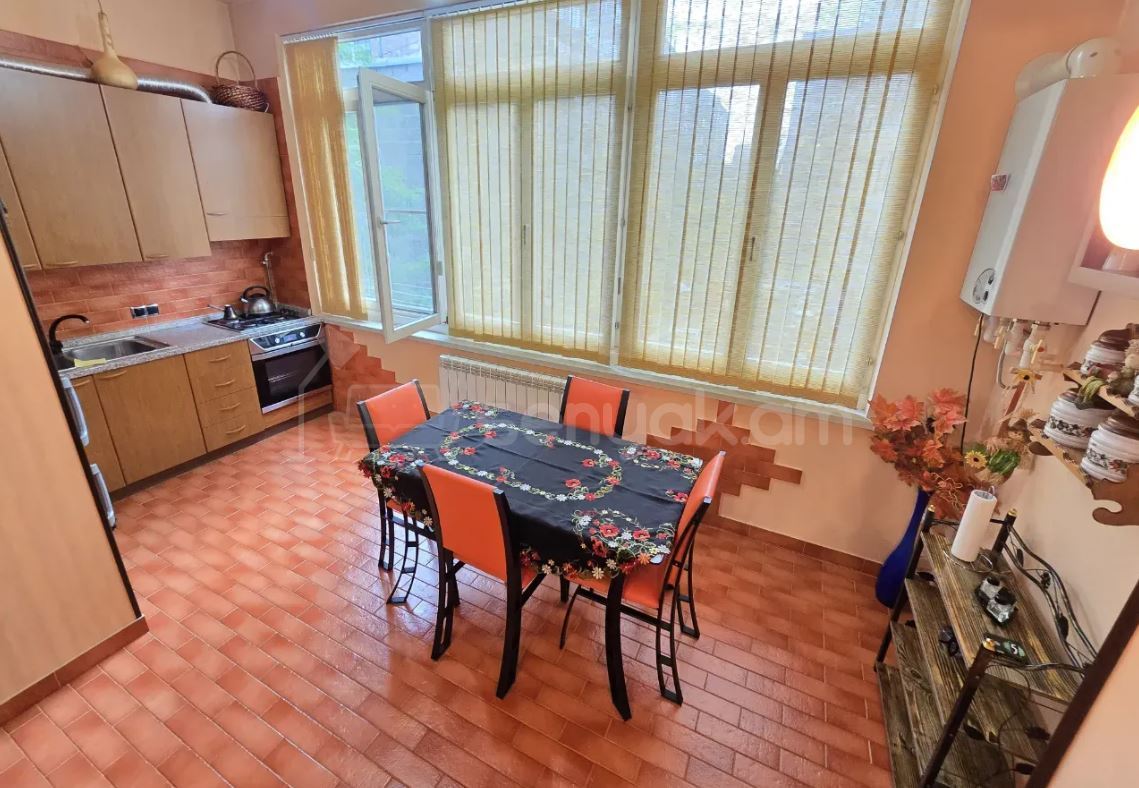 2 Սենյականոց Բնակարան Քարե Շենքում, 85քմ, 2/4 հարկ, Դիզայներական Վերանորոգված, Կահավորված