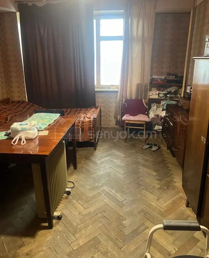 1 Սենյականոց Բնակարան, 40քմ, 3/10 հարկ, Պետական Վիճակում