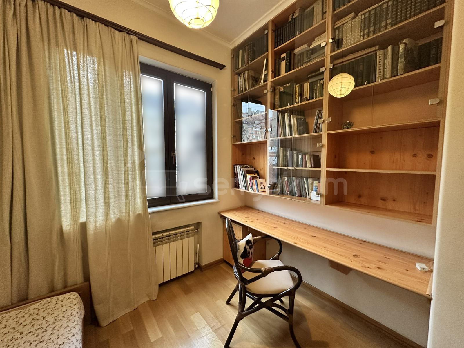 3 Սենյականոց Բնակարան Քարե Շենքում, 98քմ, 4/5 հարկ, Դիզայներական Վերանորոգված