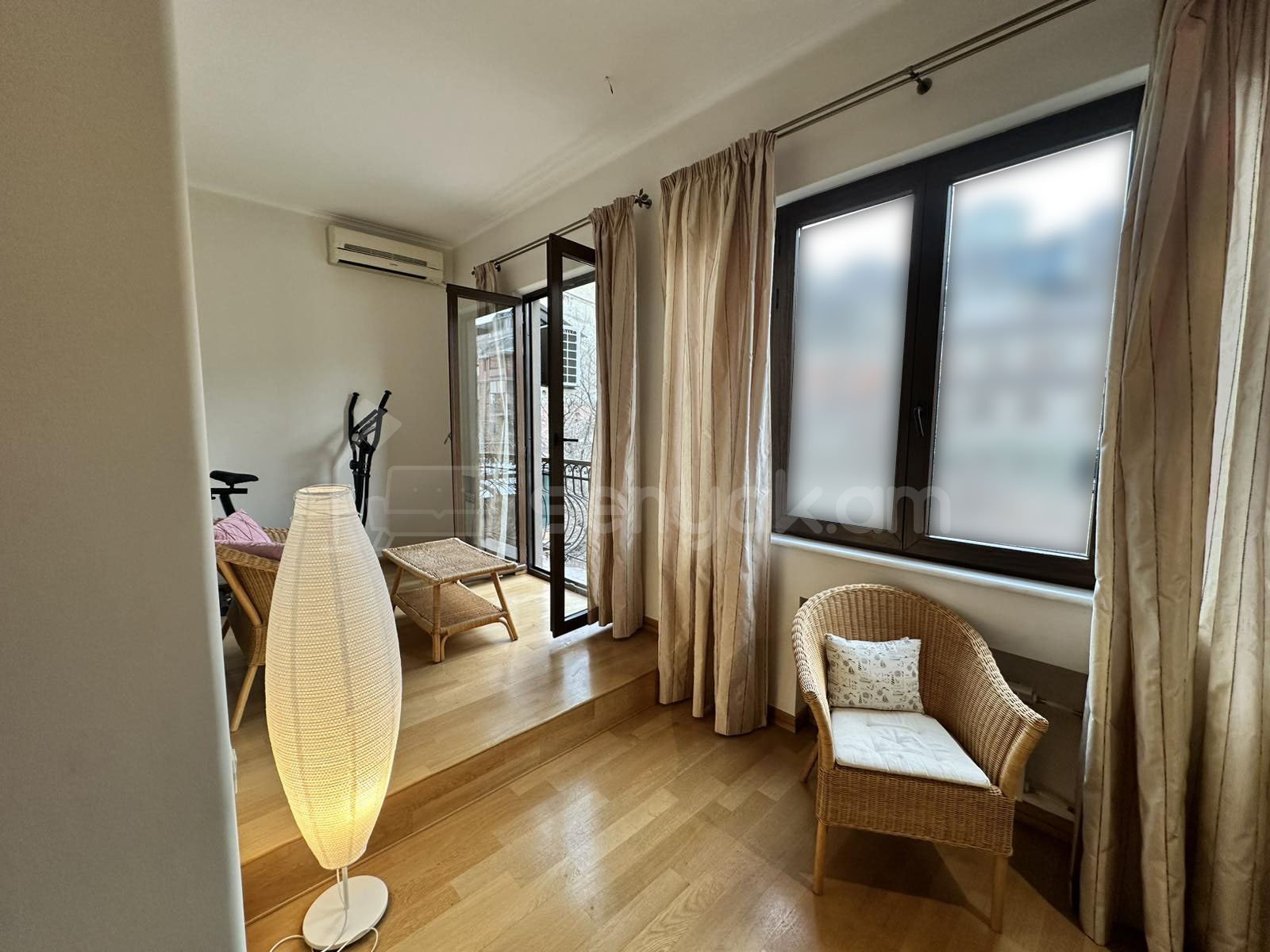 3 Սենյականոց Բնակարան Քարե Շենքում, 98քմ, 4/5 հարկ, Դիզայներական Վերանորոգված