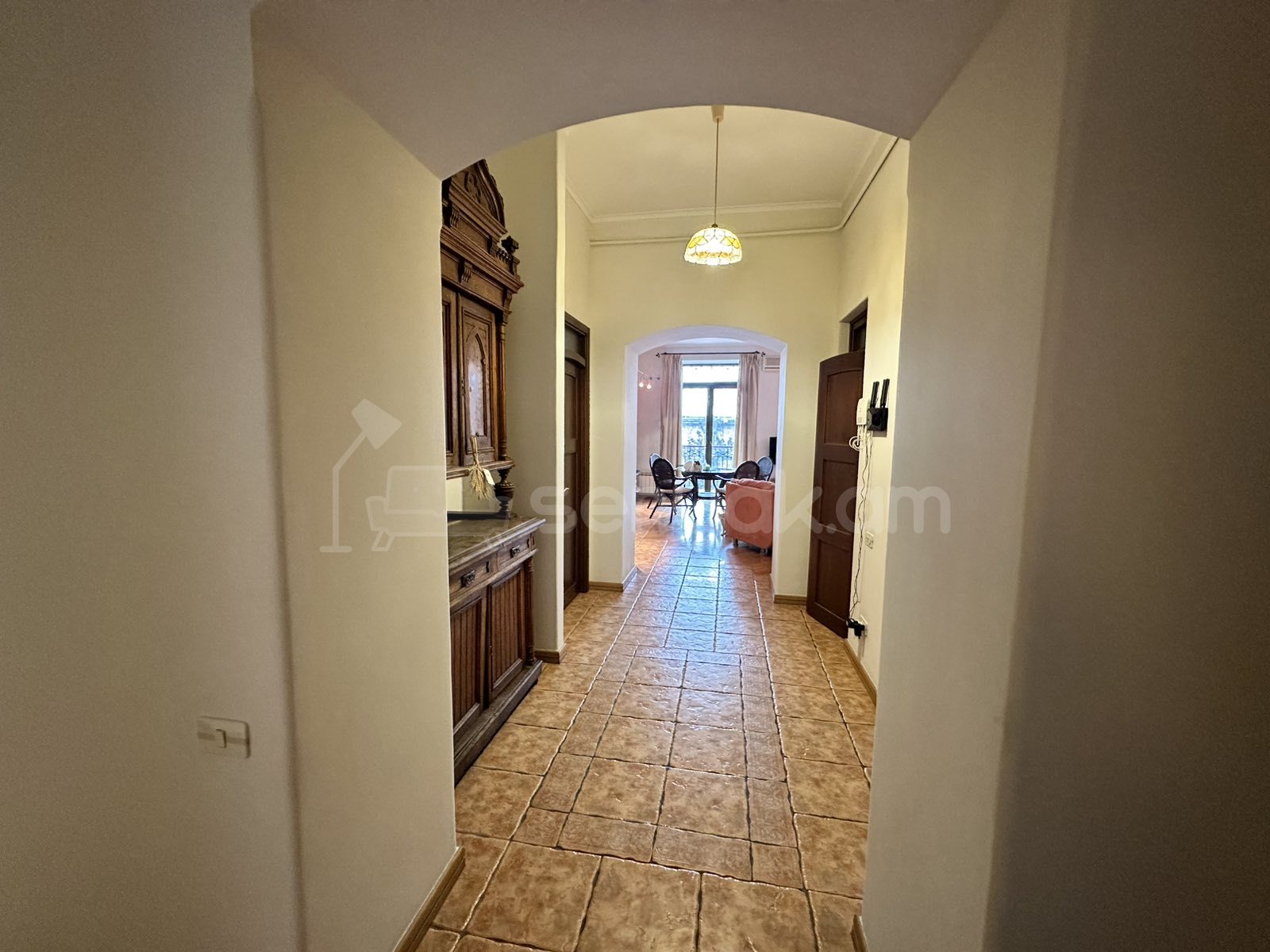 3 Սենյականոց Բնակարան Քարե Շենքում, 98քմ, 4/5 հարկ, Դիզայներական Վերանորոգված