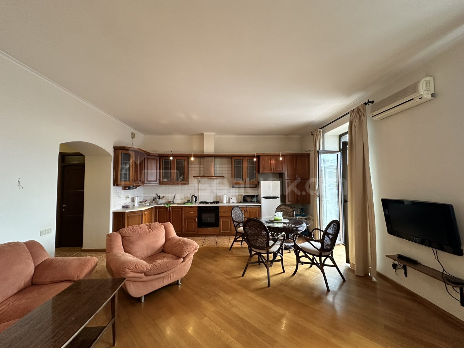 3 Սենյականոց Բնակարան Քարե Շենքում, 98քմ, 4/5 հարկ, Դիզայներական Վերանորոգված