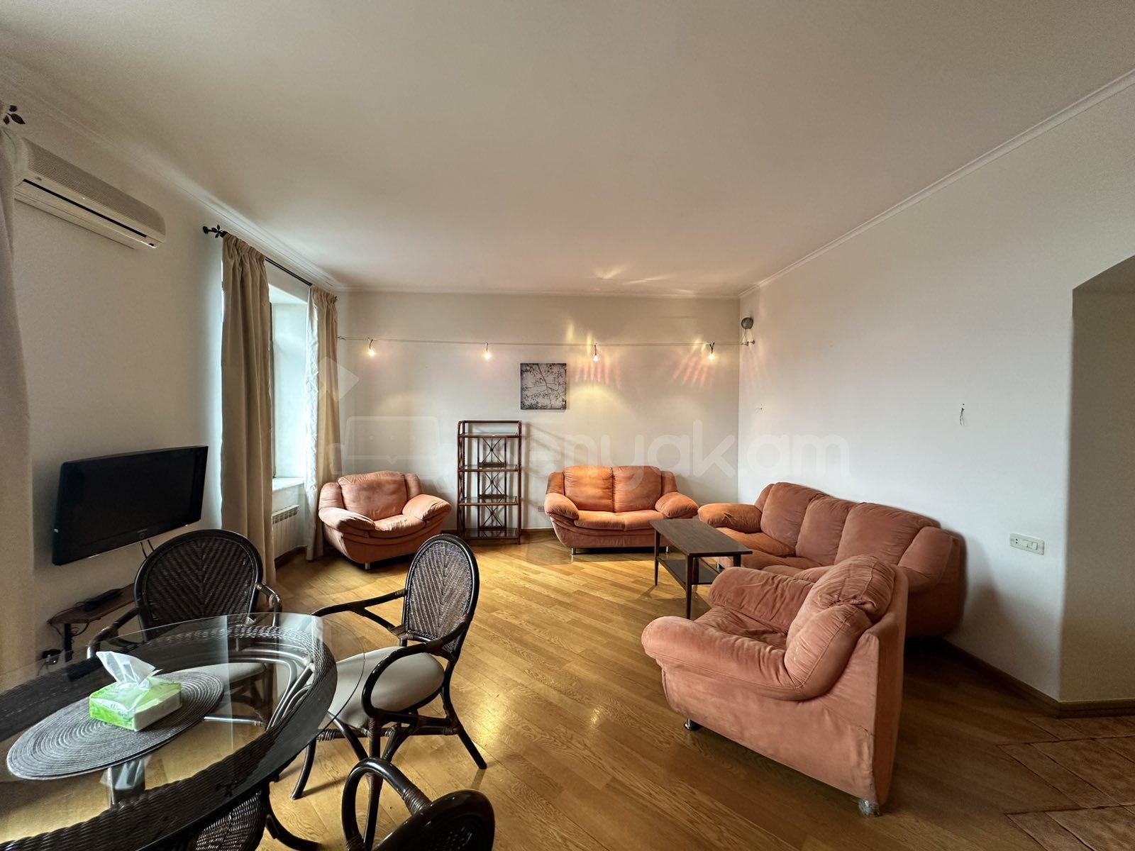 3 Սենյականոց Բնակարան Քարե Շենքում, 98քմ, 4/5 հարկ, Դիզայներական Վերանորոգված