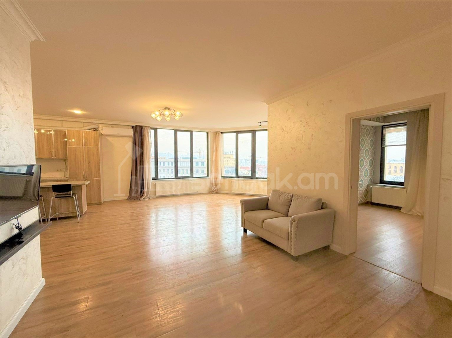 3 Սենյականոց Բնակարան, 120քմ, 8/11 հարկ, Կապիտալ Վերանորոգված, Մասամբ Կահավորված, Արևկող