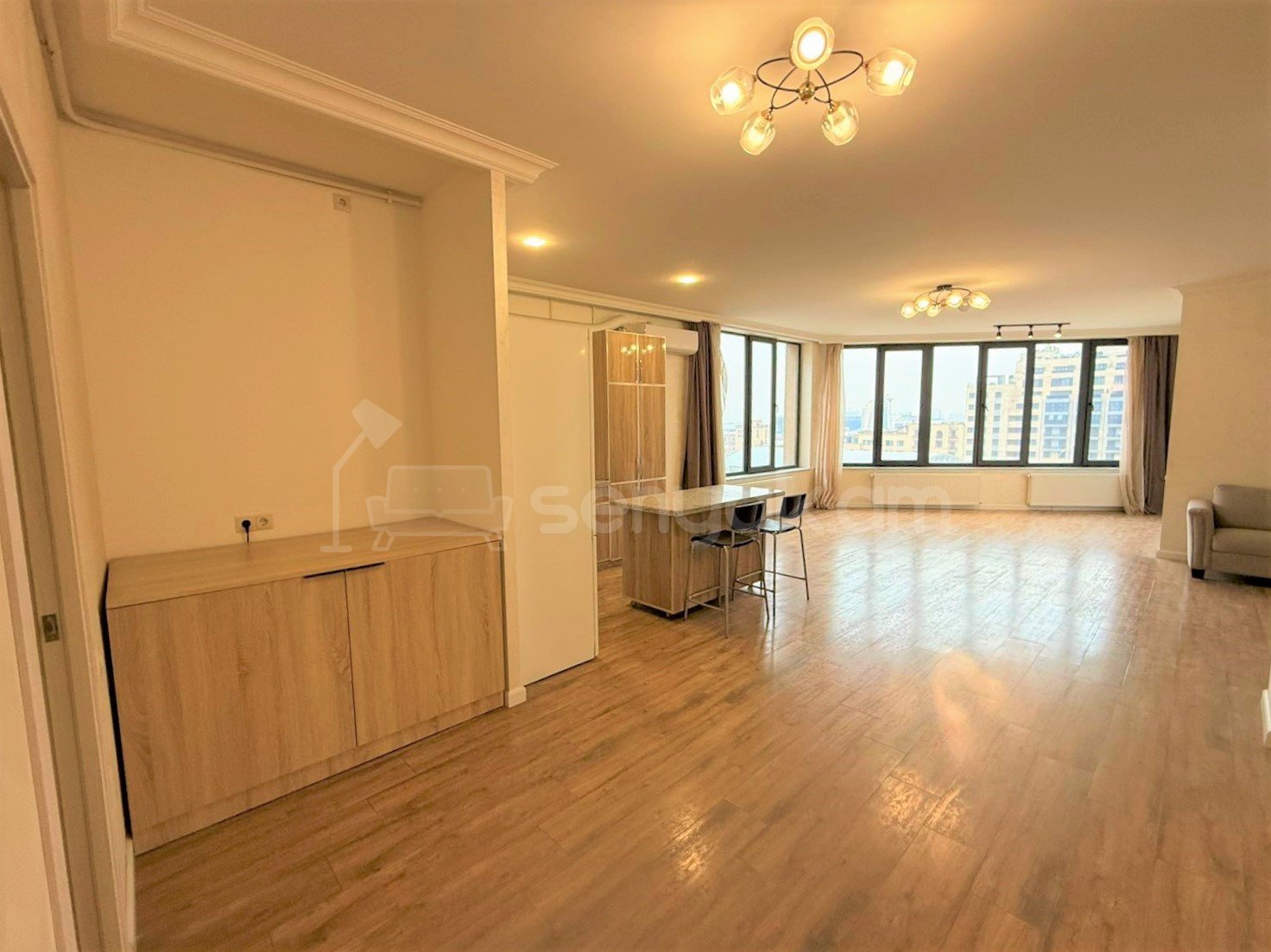 3 Սենյականոց Բնակարան, 120քմ, 8/11 հարկ, Կապիտալ Վերանորոգված, Մասամբ Կահավորված, Արևկող