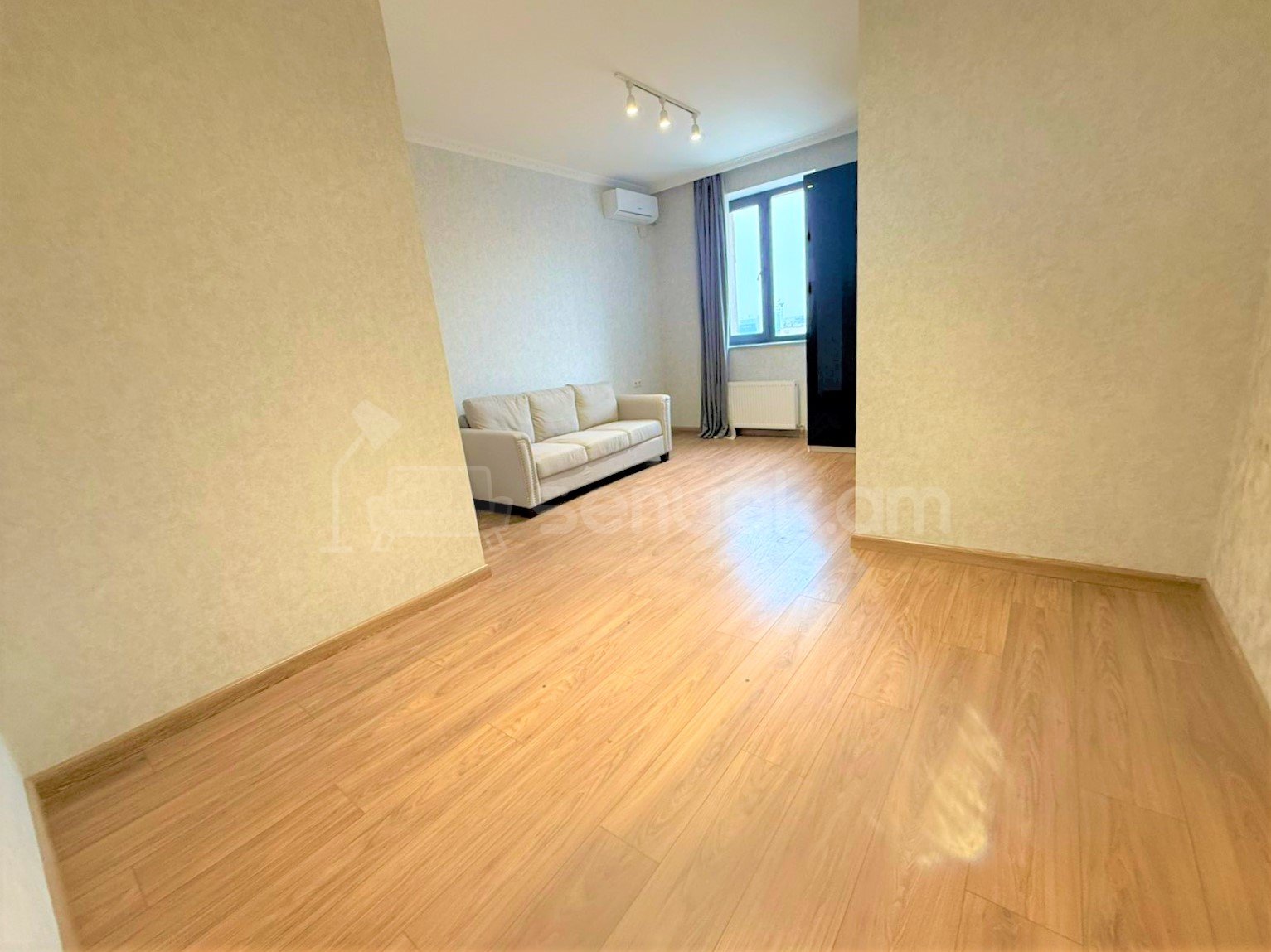 3 Սենյականոց Բնակարան, 120քմ, 8/11 հարկ, Կապիտալ Վերանորոգված, Մասամբ Կահավորված, Արևկող