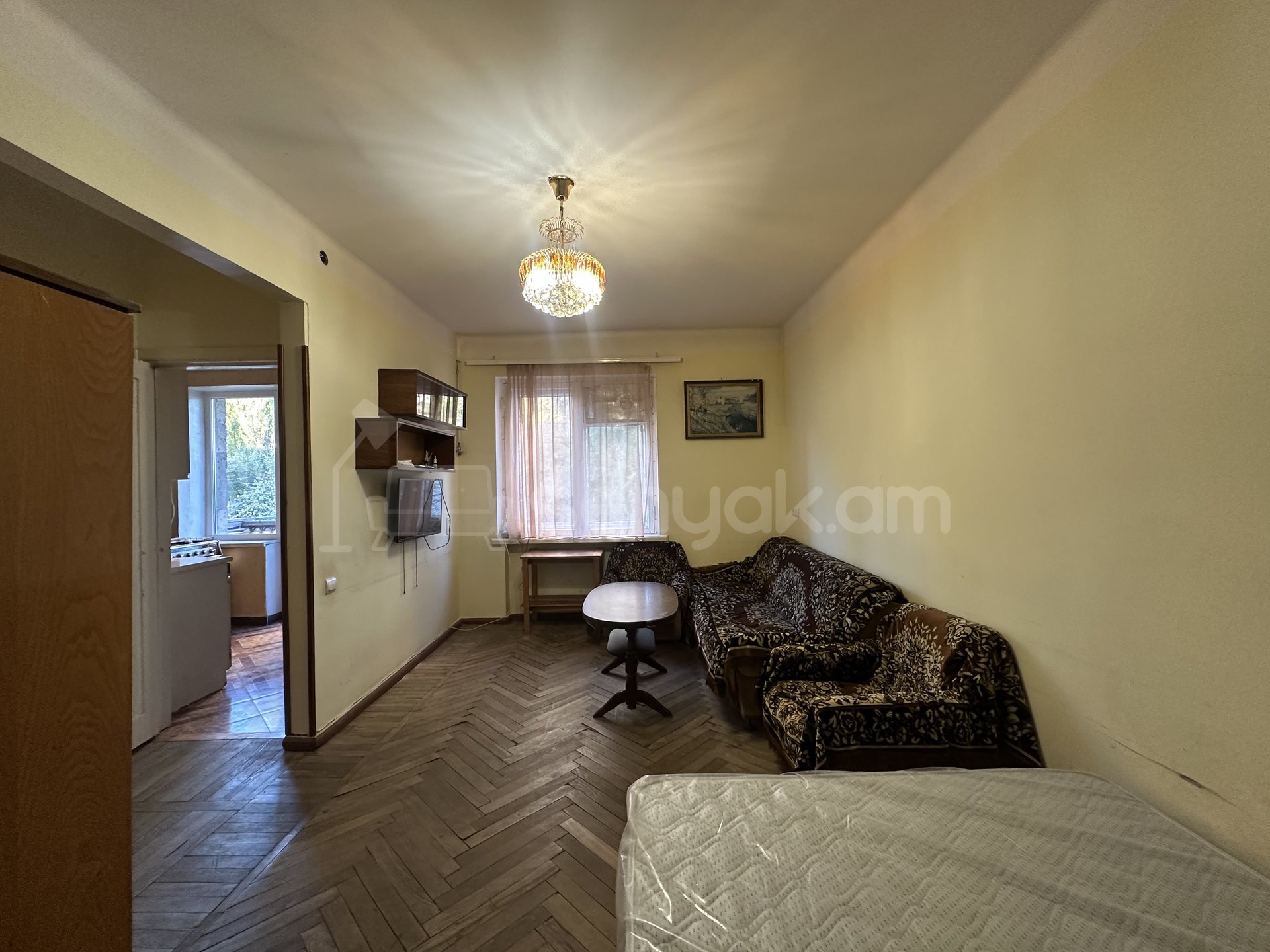 1 Սենյականոց Բնակարան Քարե Շենքում, 35քմ, 2/4 հարկ, Կոսմետիկ Վերանորոգված