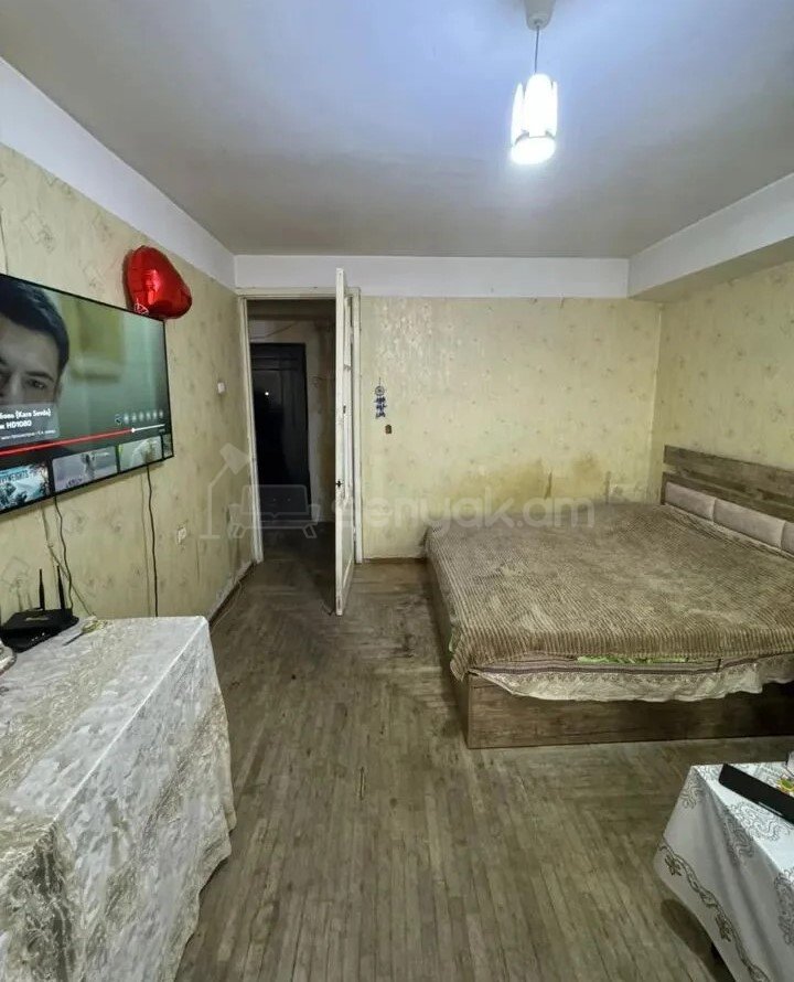 1 Սենյականոց Բնակարան, 42քմ, 10/10 հարկ, Պետական Վիճակում