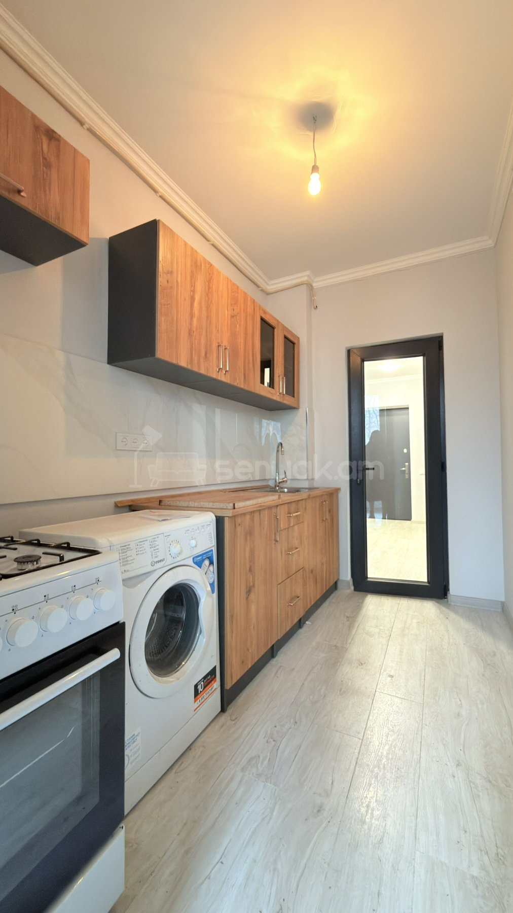 1 Սենյականոց Բնակարան Քարե Շենքում, 48քմ, 1/5 հարկ, Կապիտալ Վերանորոգված