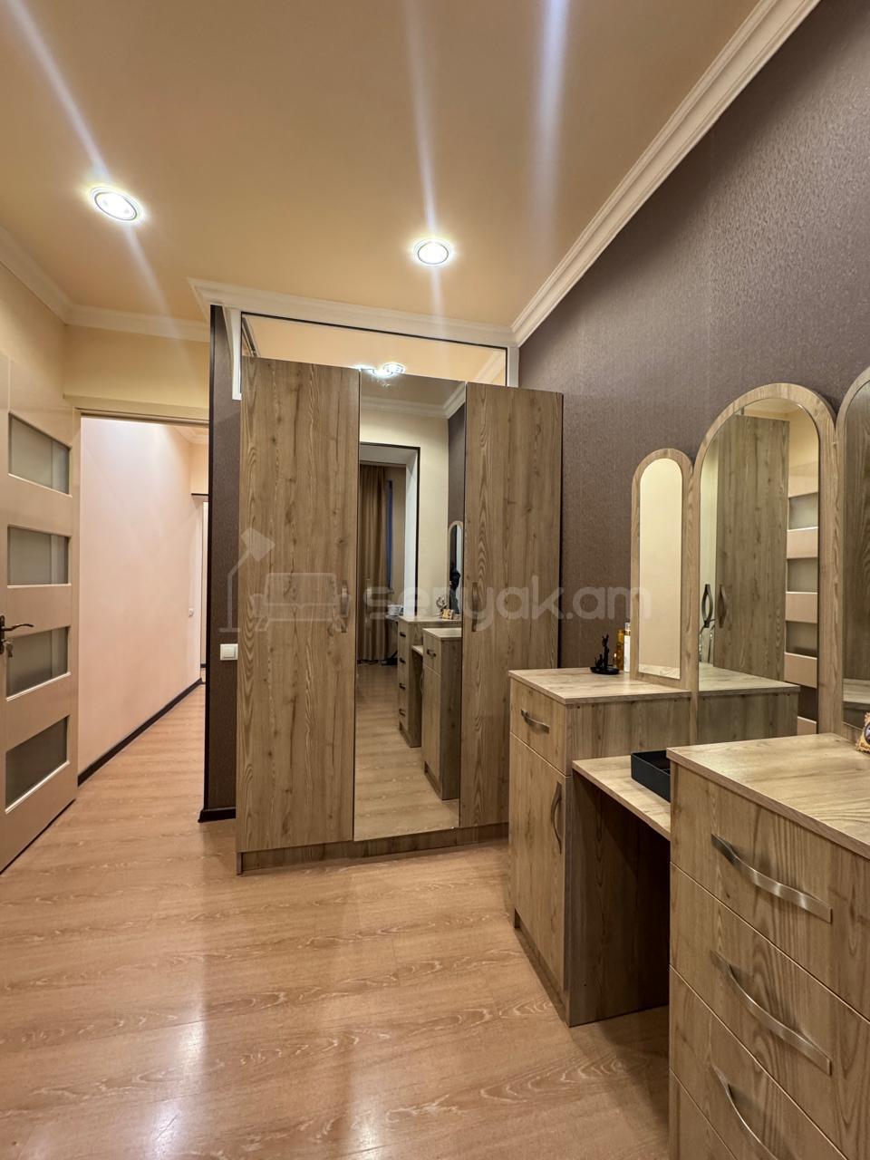 2 Սենյականոց Բնակարան Քարե Շենքում, 65քմ, 3/5 հարկ, Կապիտալ Վերանորոգված, Կահավորված, Արևկող