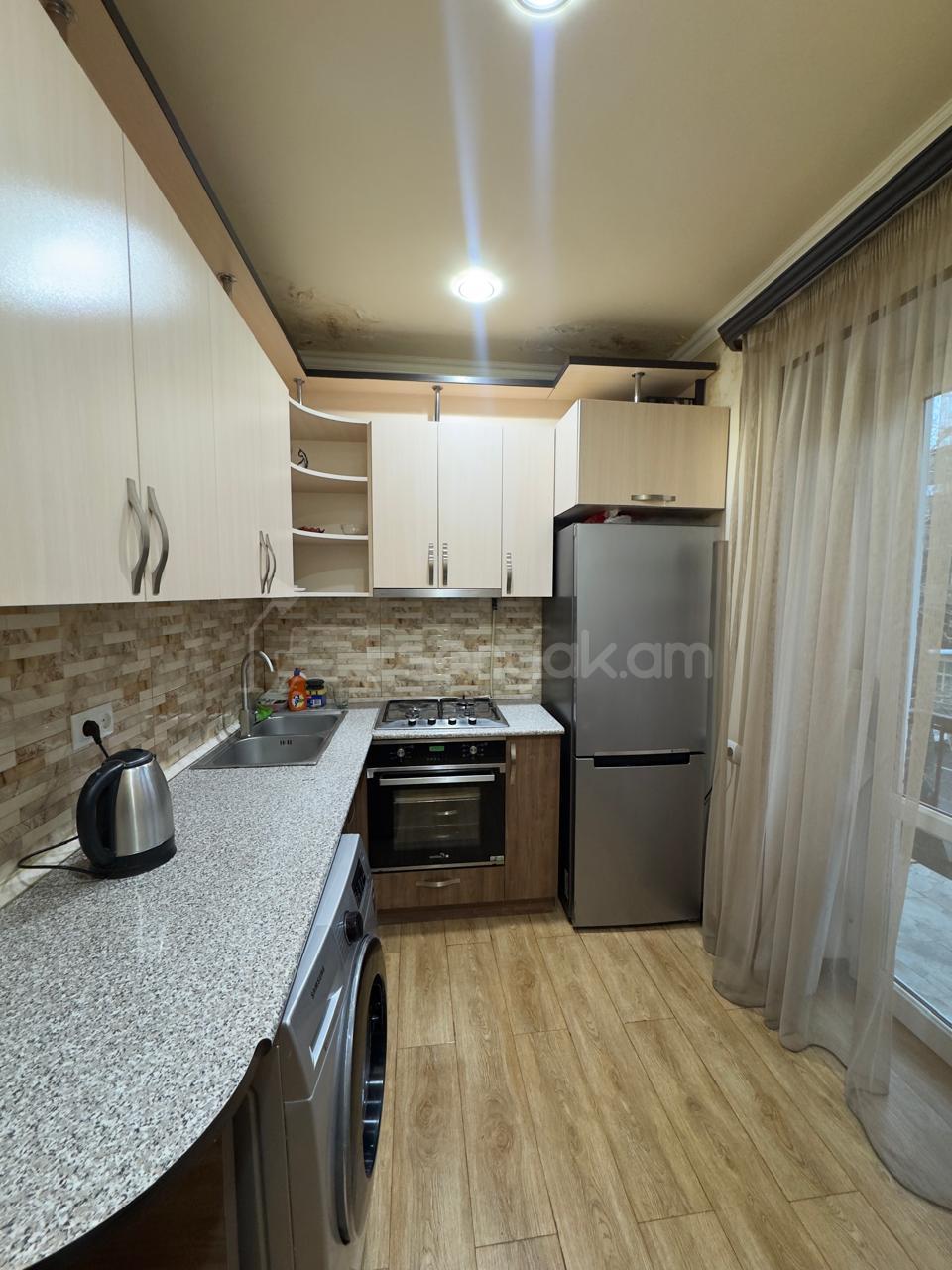 2 Սենյականոց Բնակարան Քարե Շենքում, 65քմ, 3/5 հարկ, Կապիտալ Վերանորոգված, Կահավորված, Արևկող