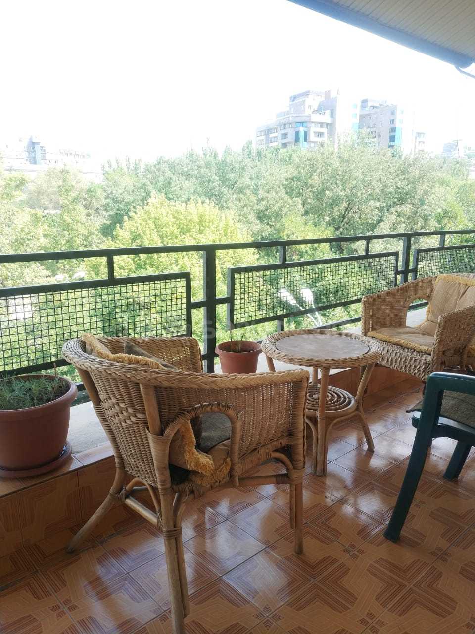 3 Սենյականոց Բնակարան Քարե Շենքում, 72քմ, 4/5 հարկ, Կապիտալ Վերանորոգված, Կահավորված, Արևկող