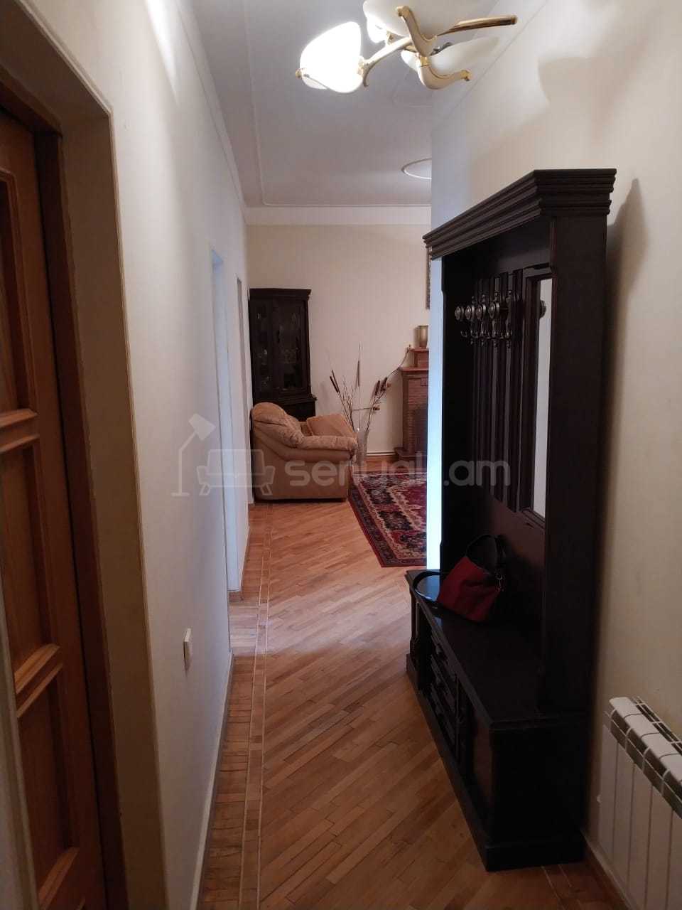 3 Սենյականոց Բնակարան Քարե Շենքում, 72քմ, 4/5 հարկ, Կապիտալ Վերանորոգված, Կահավորված, Արևկող