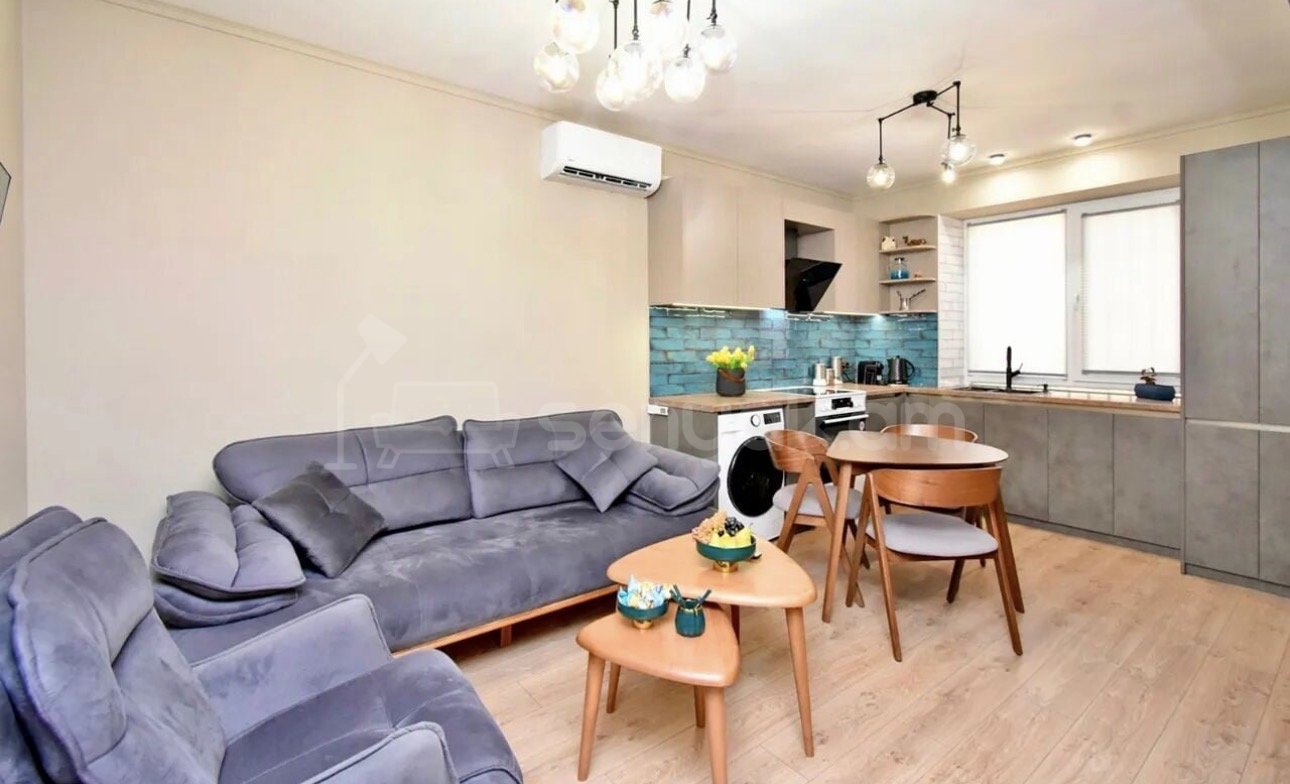 2 Սենյականոց Բնակարան Քարե Շենքում, 37քմ, 2/4 հարկ, Դիզայներական Վերանորոգված