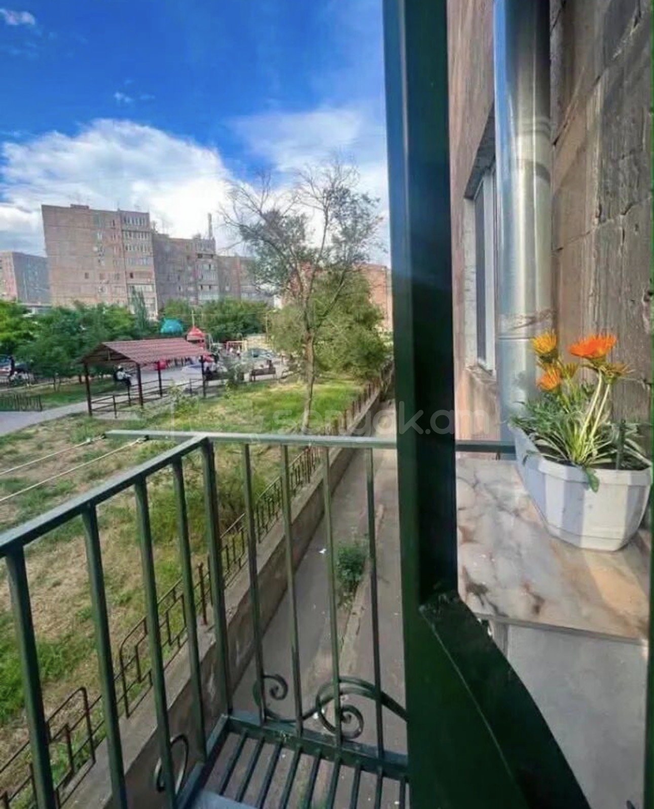 2 Սենյականոց Բնակարան Քարե Շենքում, 37քմ, 2/4 հարկ, Դիզայներական Վերանորոգված