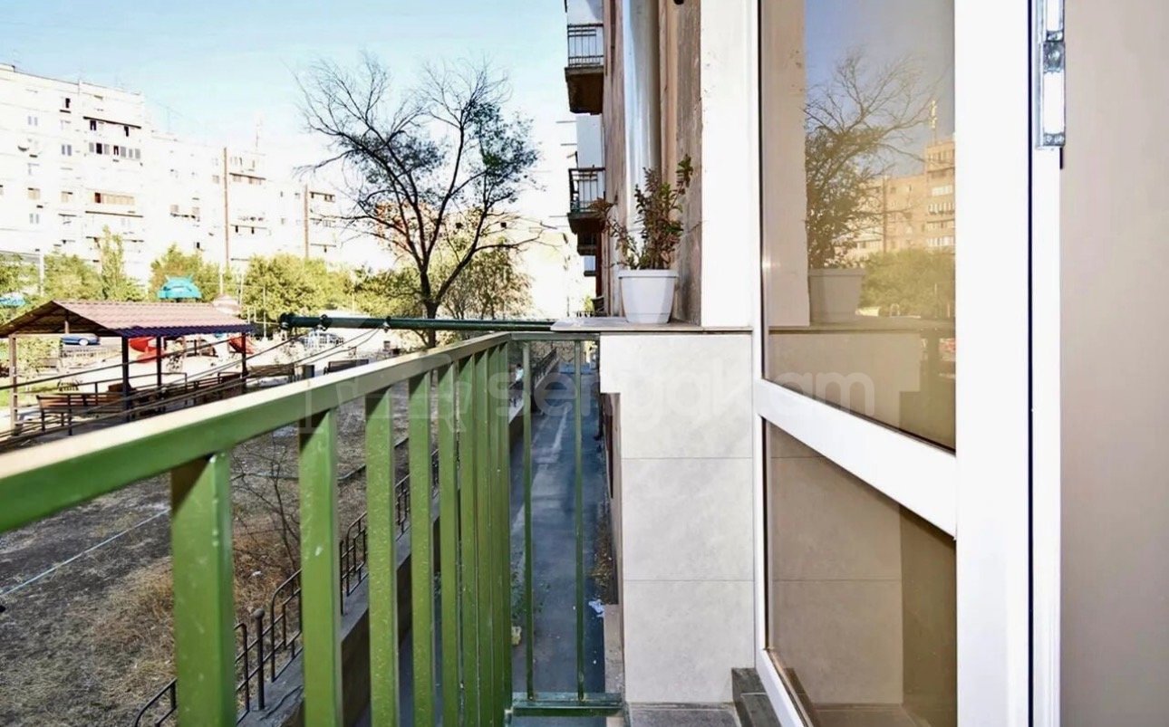 2 Սենյականոց Բնակարան Քարե Շենքում, 37քմ, 2/4 հարկ, Դիզայներական Վերանորոգված