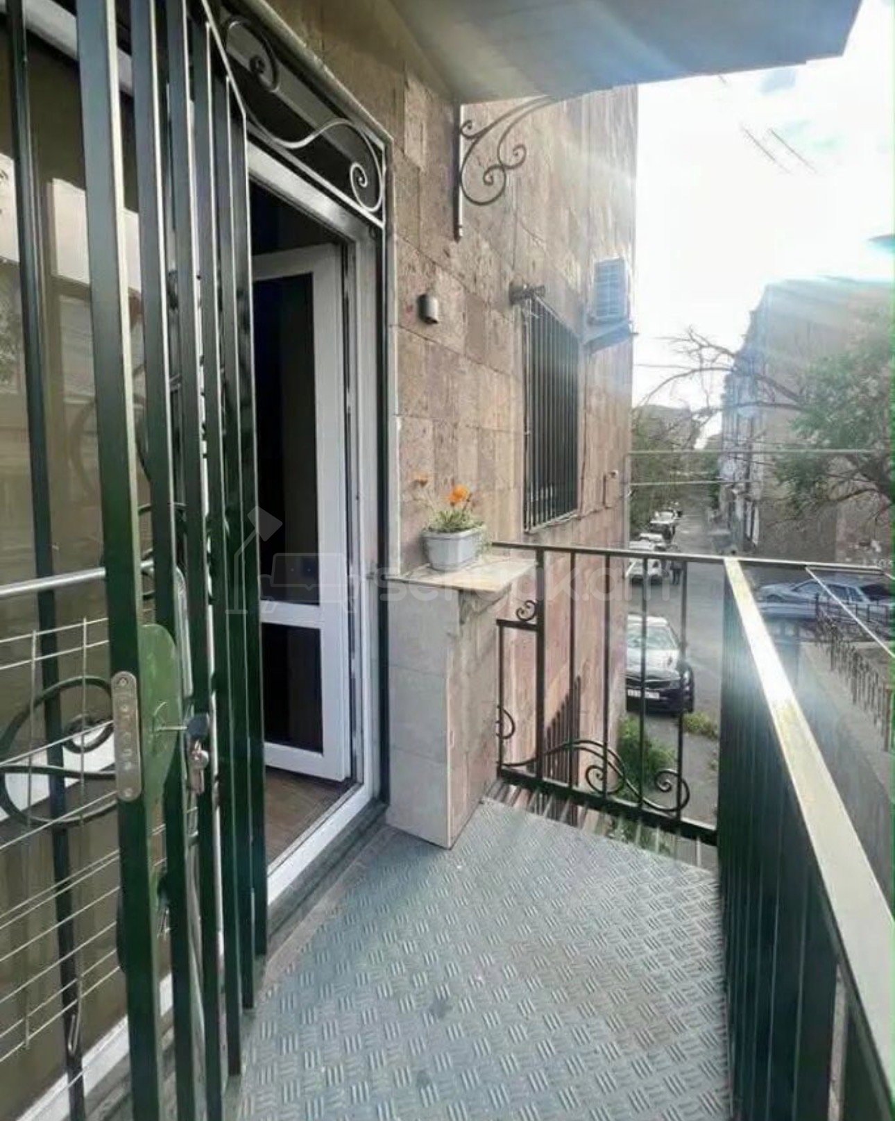 2 Սենյականոց Բնակարան Քարե Շենքում, 37քմ, 2/4 հարկ, Դիզայներական Վերանորոգված