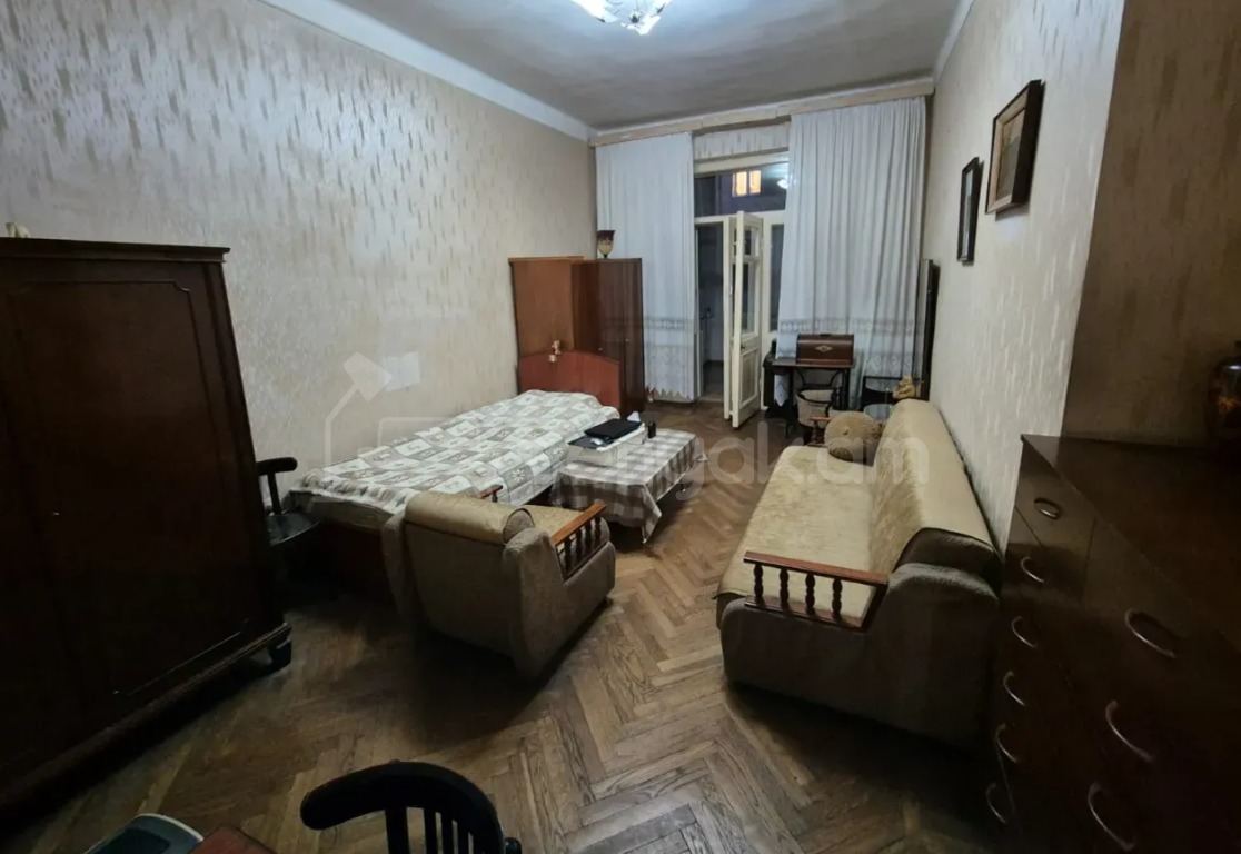 3 Սենյականոց Բնակարան Քարե Շենքում, 104քմ, 4/5 հարկ, Պետական Վիճակում