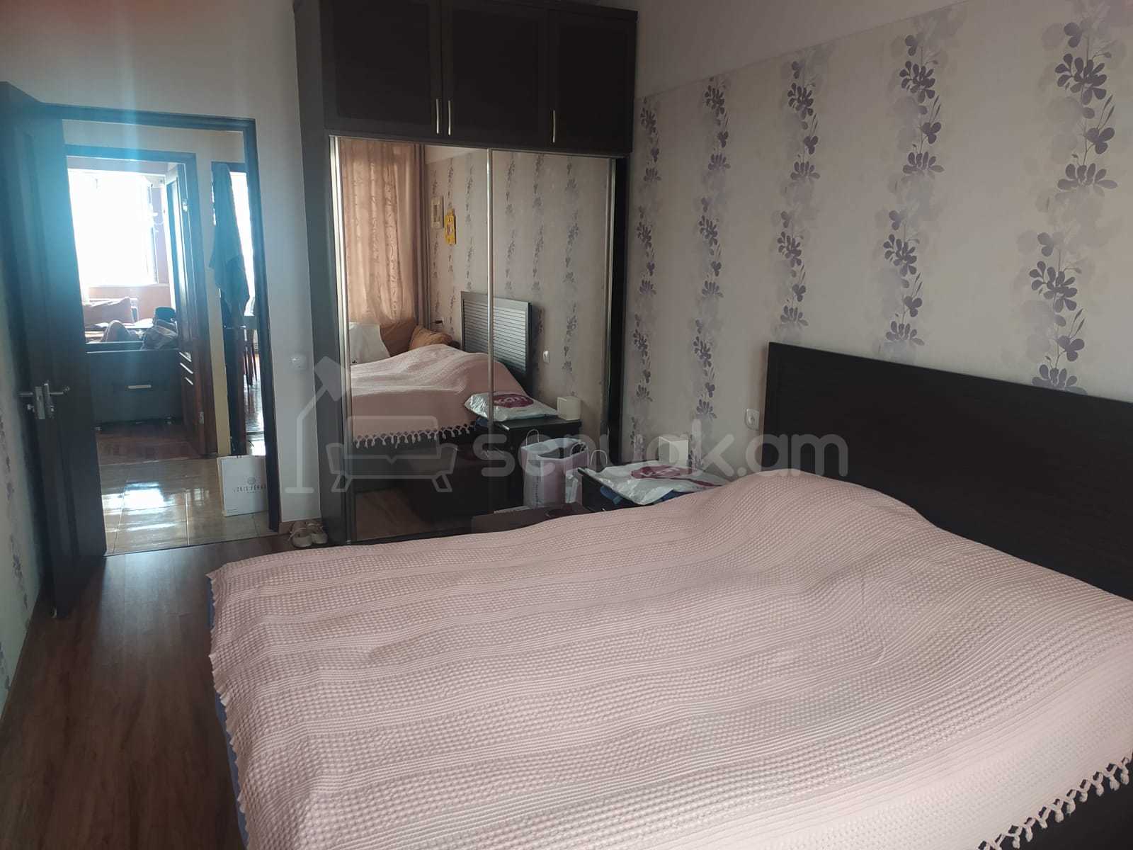 3 Սենյականոց Բնակարան Քարե Շենքում, 77քմ, 5/5 հարկ, Նորմալ Վիճակում, Կահավորված